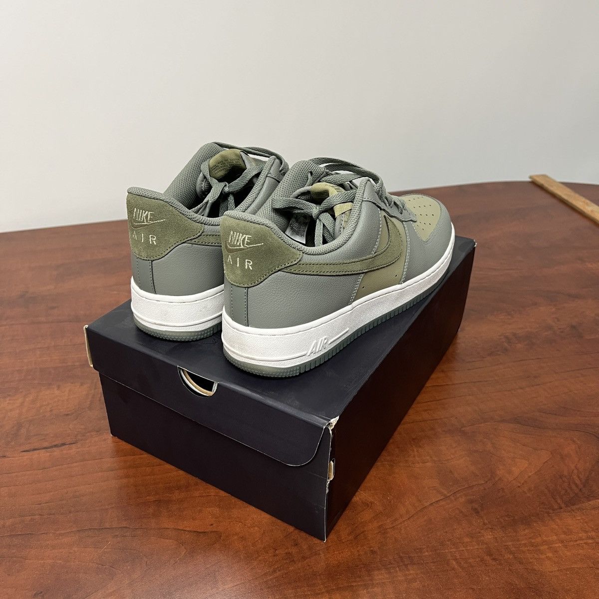 Nike NEW Nike Air Force 1 07 LV8 Stucco Olive Green Size US 10.5 / EU 43-44 - 6 Thumbnail