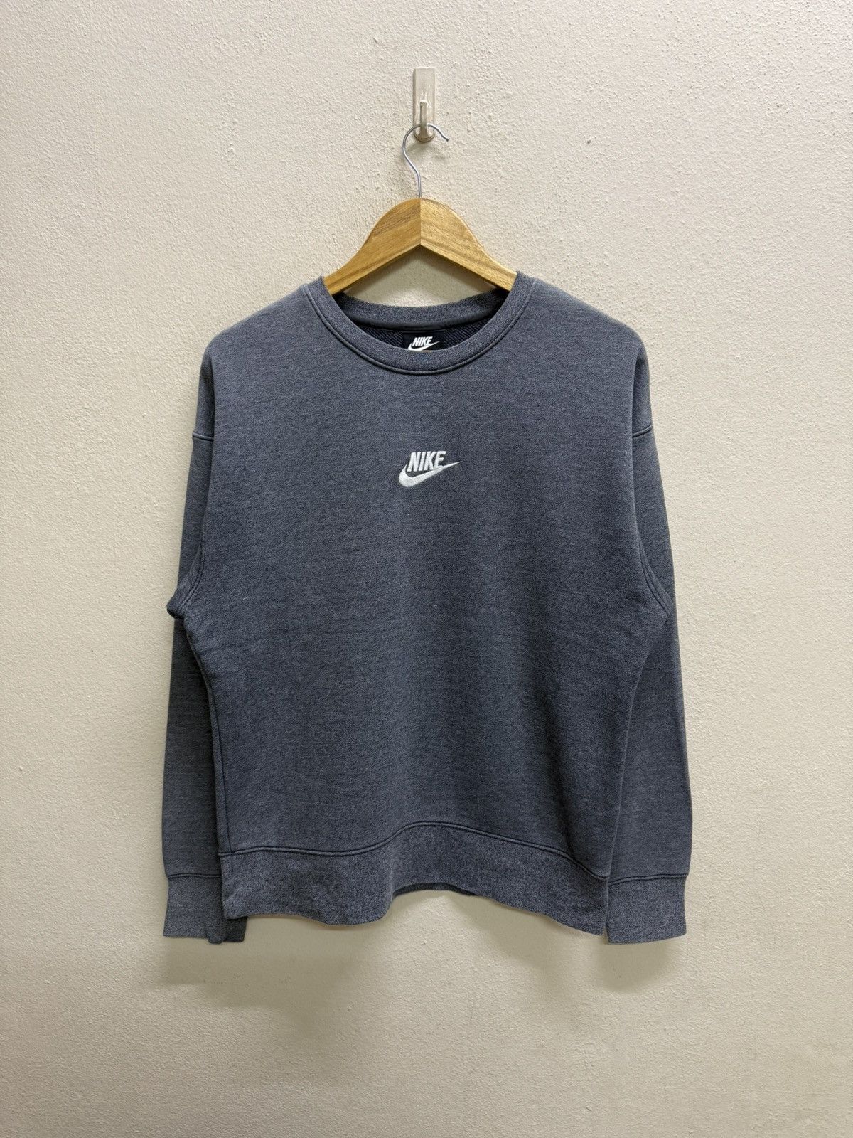 Nike Nike Swoosh Embroidery Center Logo Sweatshirt Size US M / EU 48-50 / 2 - 20 Thumbnail