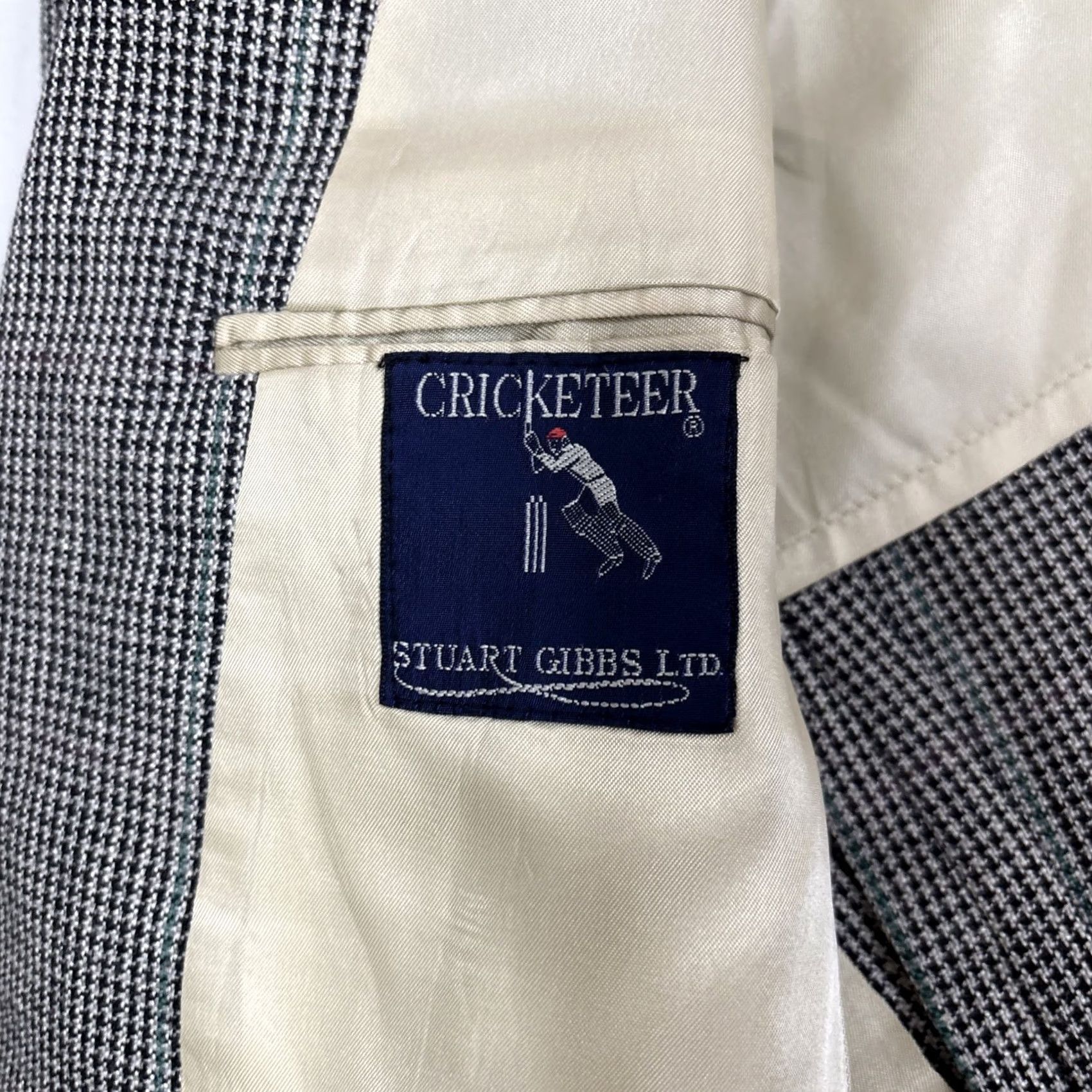 Vintage VINTAGE Cricketeer Stuart Gibbs Sports Coat Houndstooth 2 Button Gray 42 Mens Coat / Sport Coat / 2 Piece / Regular / Gray / United States Size US XS / EU 42 / 0 - 2 Thumbnail