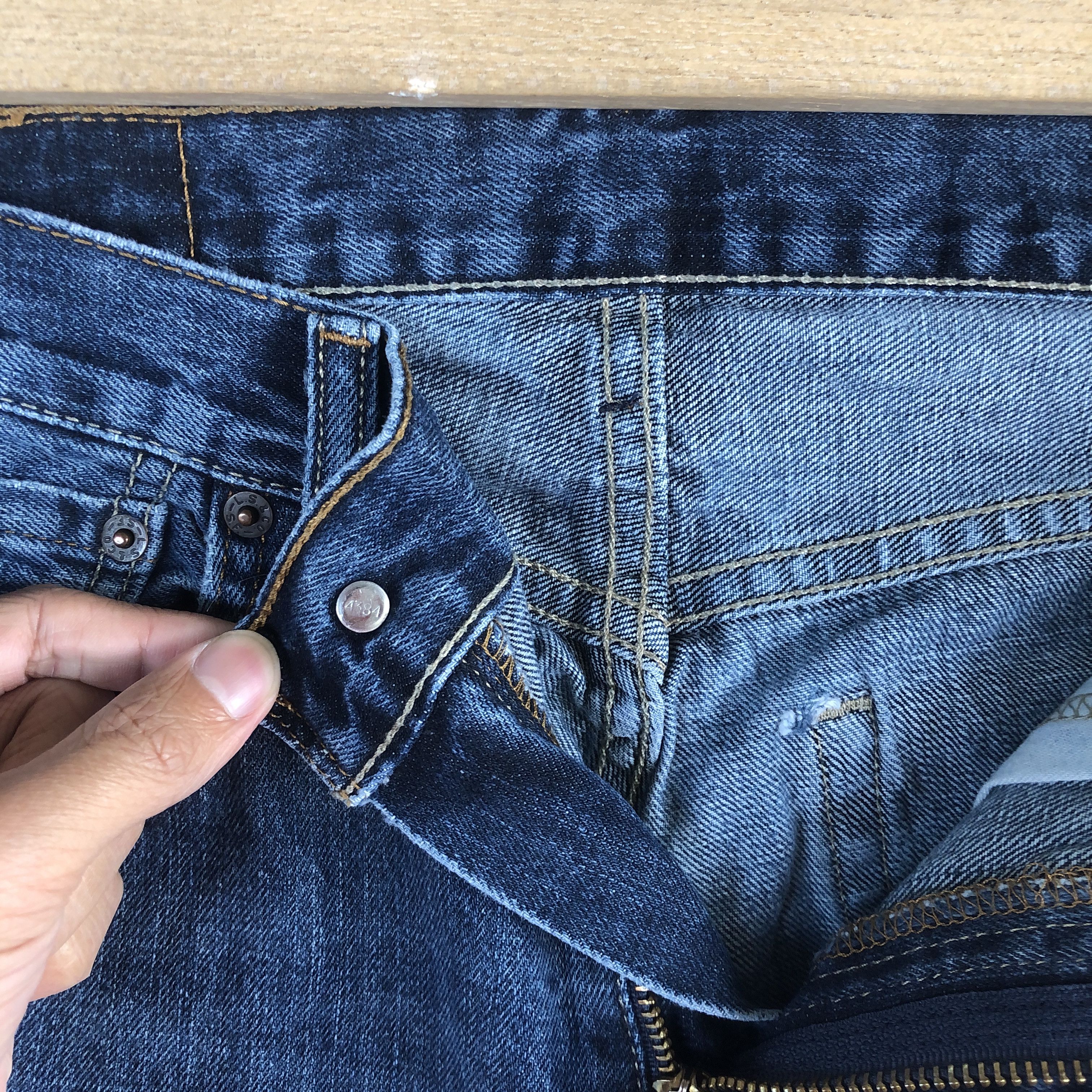 Levi's Vintage Levis Flare Jeans Levi's 517 Boot Cut Denim Wide Leg Size 28" / US 6 / IT 42 - 7 Thumbnail