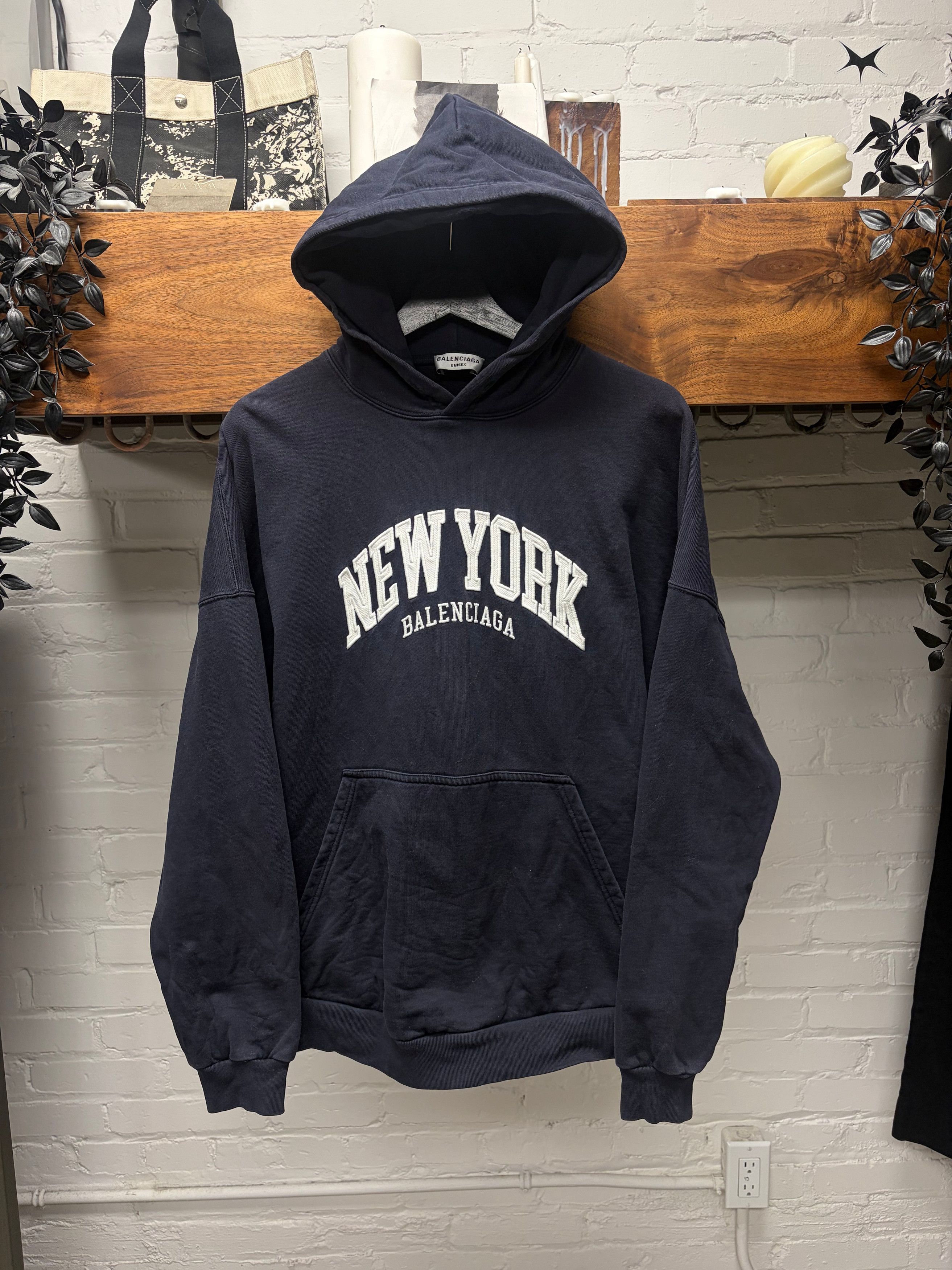 Balenciaga 2021 Balenciaga ‘New York’ Collegiate Embroidered Logo Hoodie Size US M / EU 48-50 / 2 - 1 Thumbnail