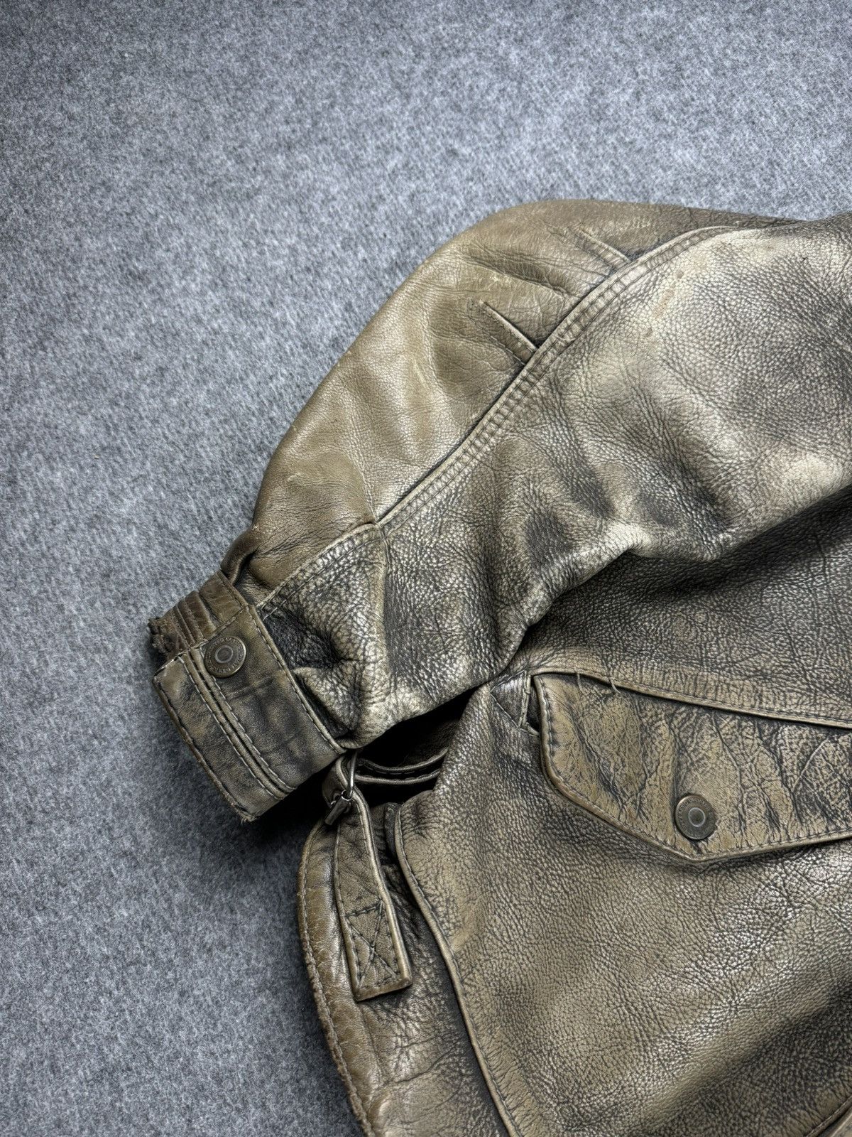 Vintage Vintage distressed leather bomber jacket Size US L / EU 52-54 / 3 - 5 Thumbnail