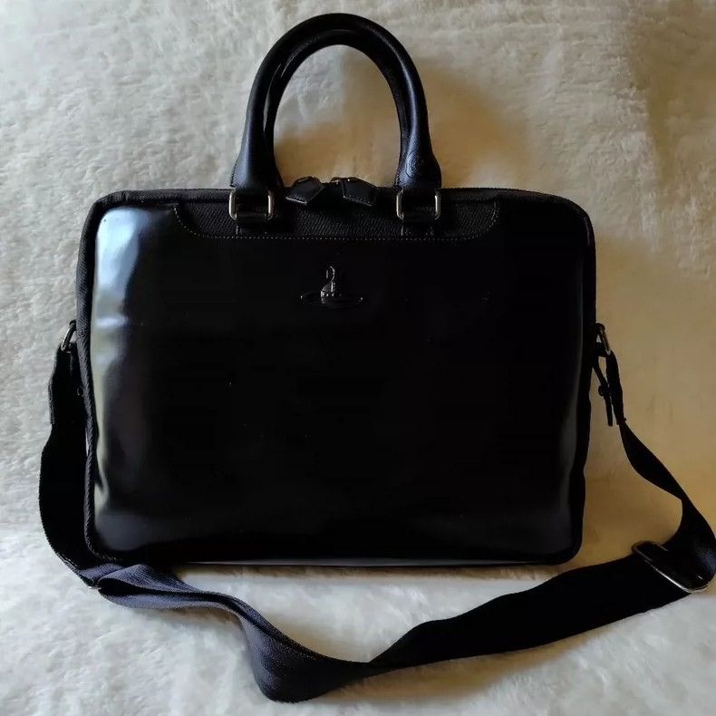 Vivienne Westwood size os Black glossy shoulder bag