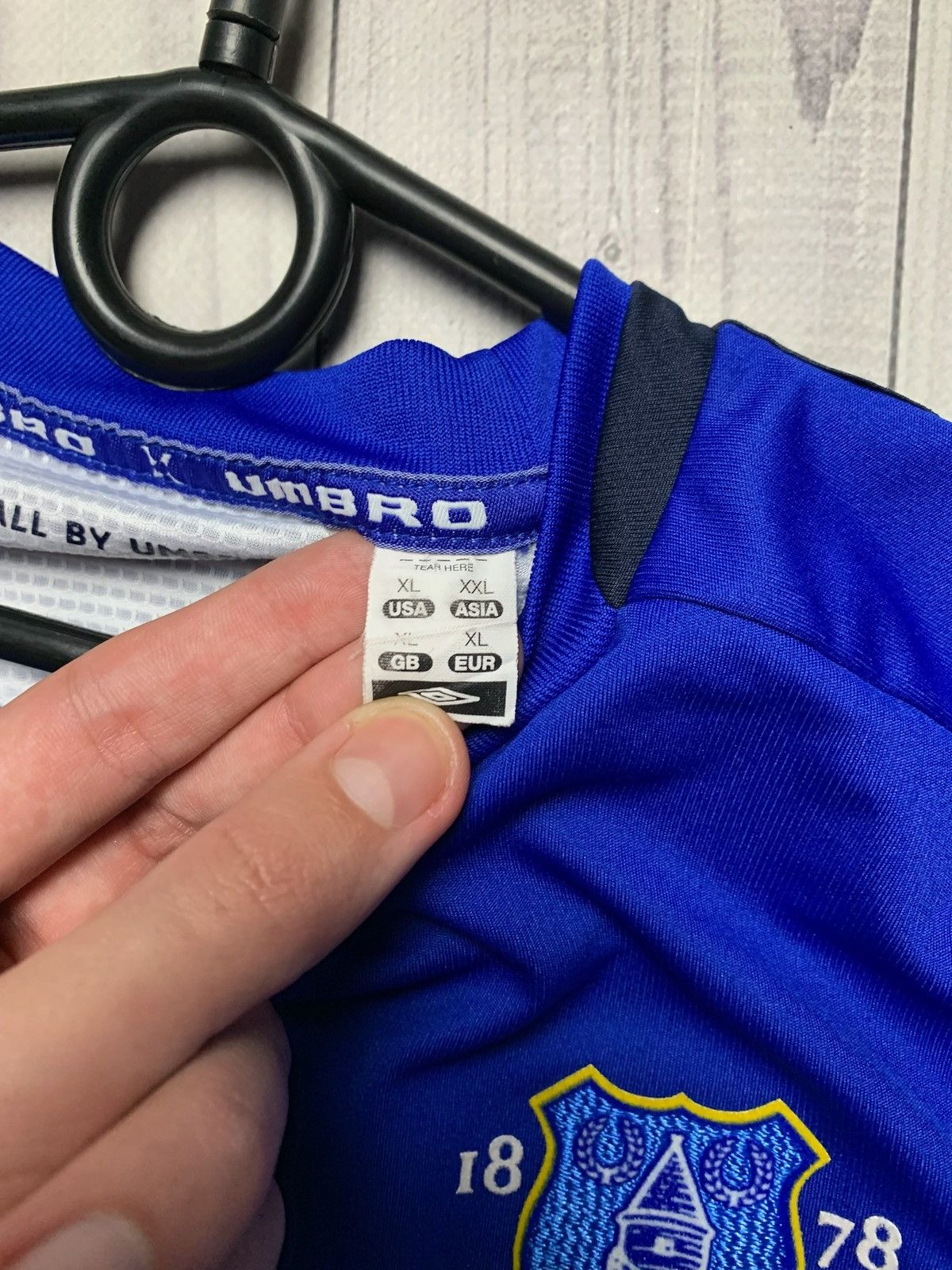 Umbro × Vintage Vintage Umbro Everton soccer jersey size XL blue Size US XL / EU 56 / 4 - 3 Thumbnail