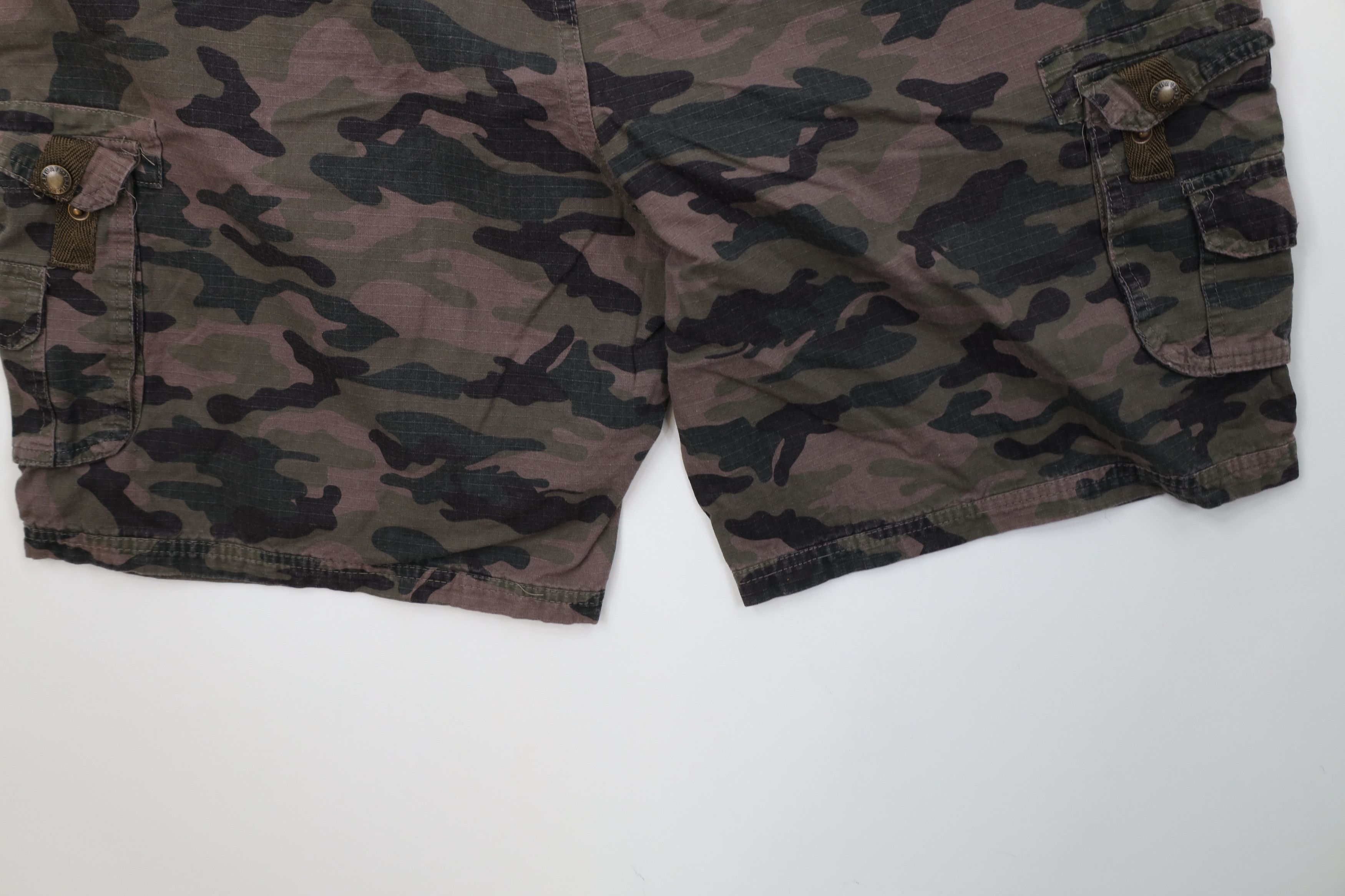 Vintage Vintage Y2K Streetwear Ripstop Camouflage Cargo Shorts Size US 40 / EU 56 - 14 Thumbnail