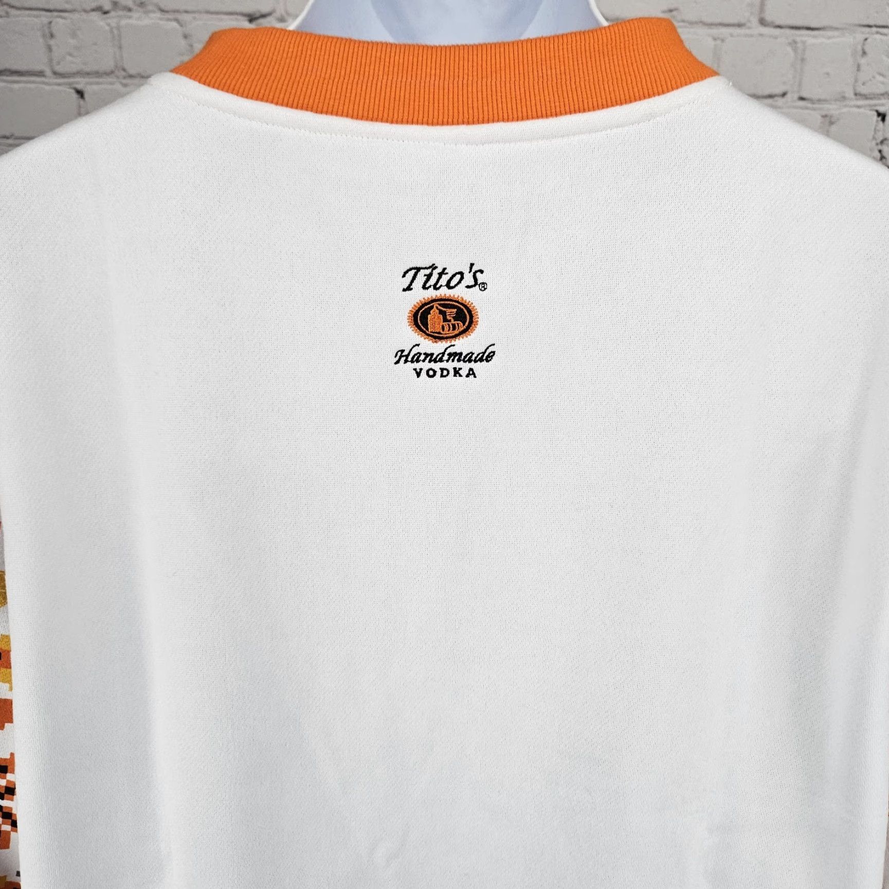 Logo 7 Tito's Sweatshirt White Logo Embroidered Pullover XL Men Crew Neck Long Sleeve Graphic Print Christmas Holiday Colorful USA Size US XL / EU 56 / 4 - 6 Thumbnail