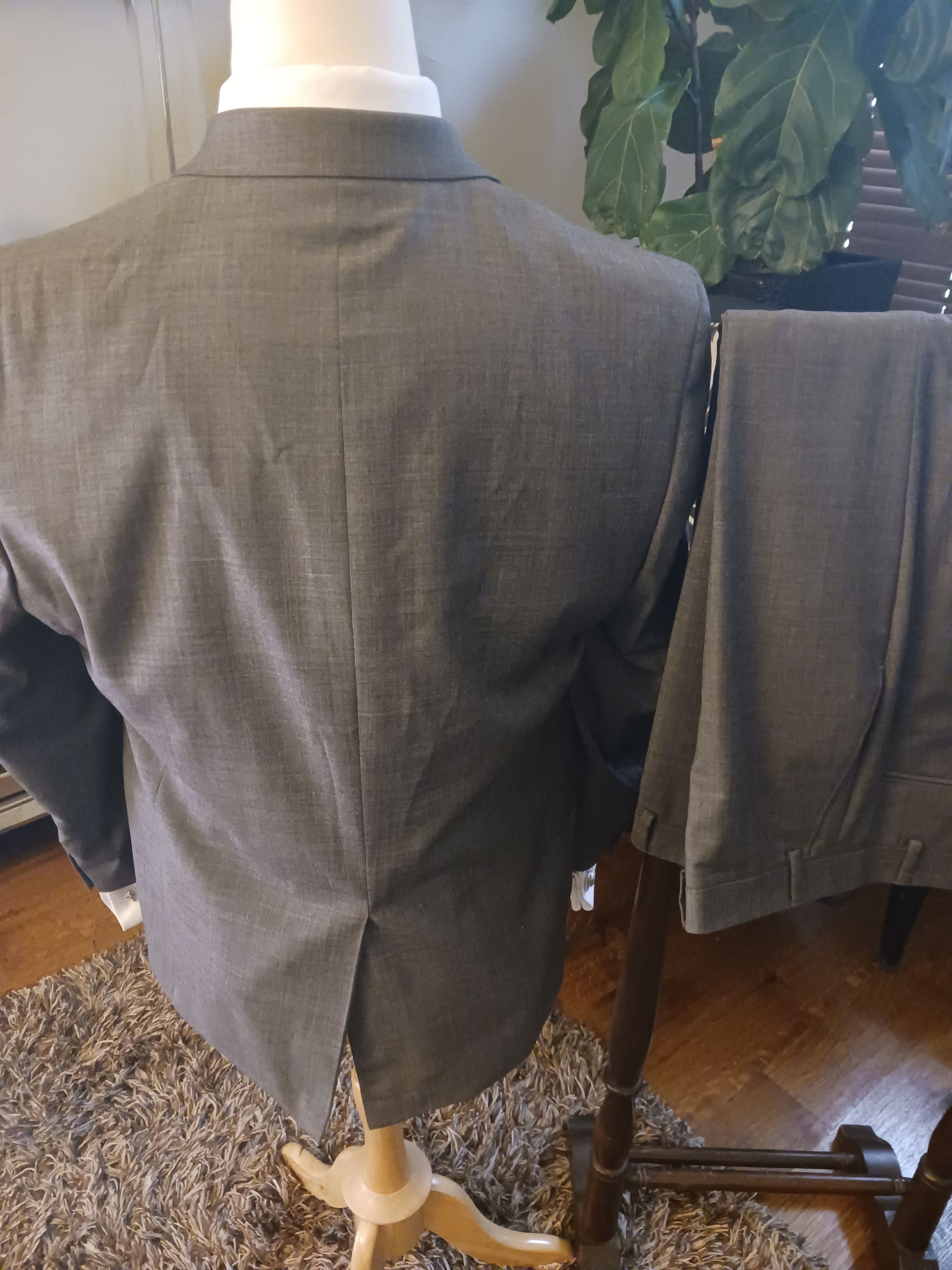 Chaps Men's Wool Blend Suit Size 42S - 2 Thumbnail