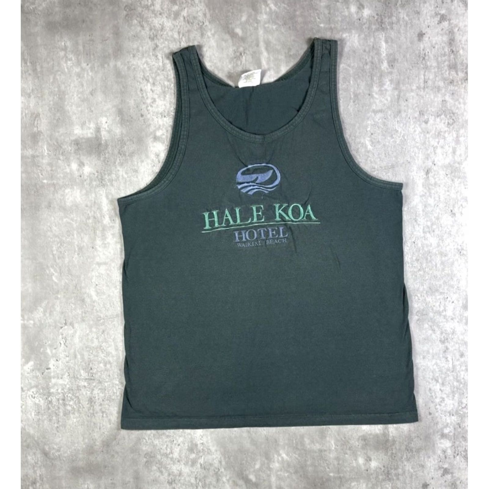 Vintage VINTAGE Hale Koa Blue Tank Top Shirt L | 90s Graphic Print Crew Neck Cotton Men T-Shirt Alice in Wonderland Backyardigans Size US L / EU 52-54 / 3 - 2 Thumbnail