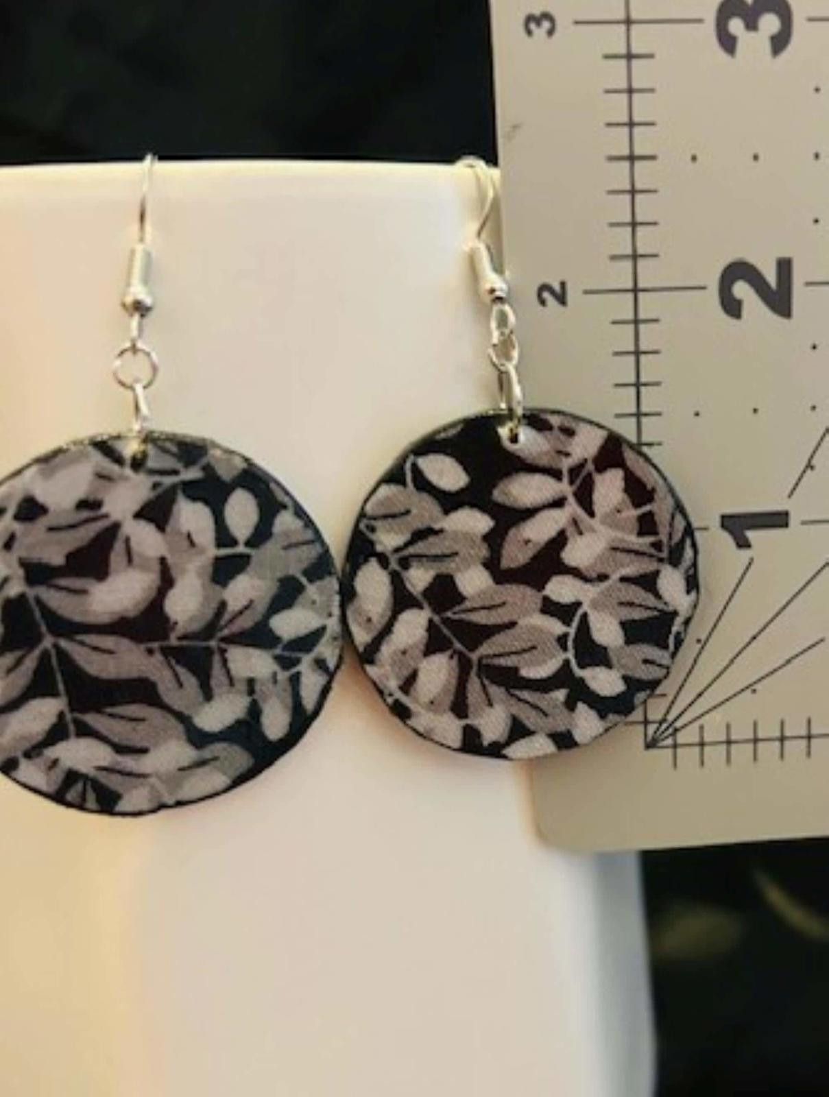 Designer Black and White Circular Leaf Earrings Size ONE SIZE - 2 Thumbnail