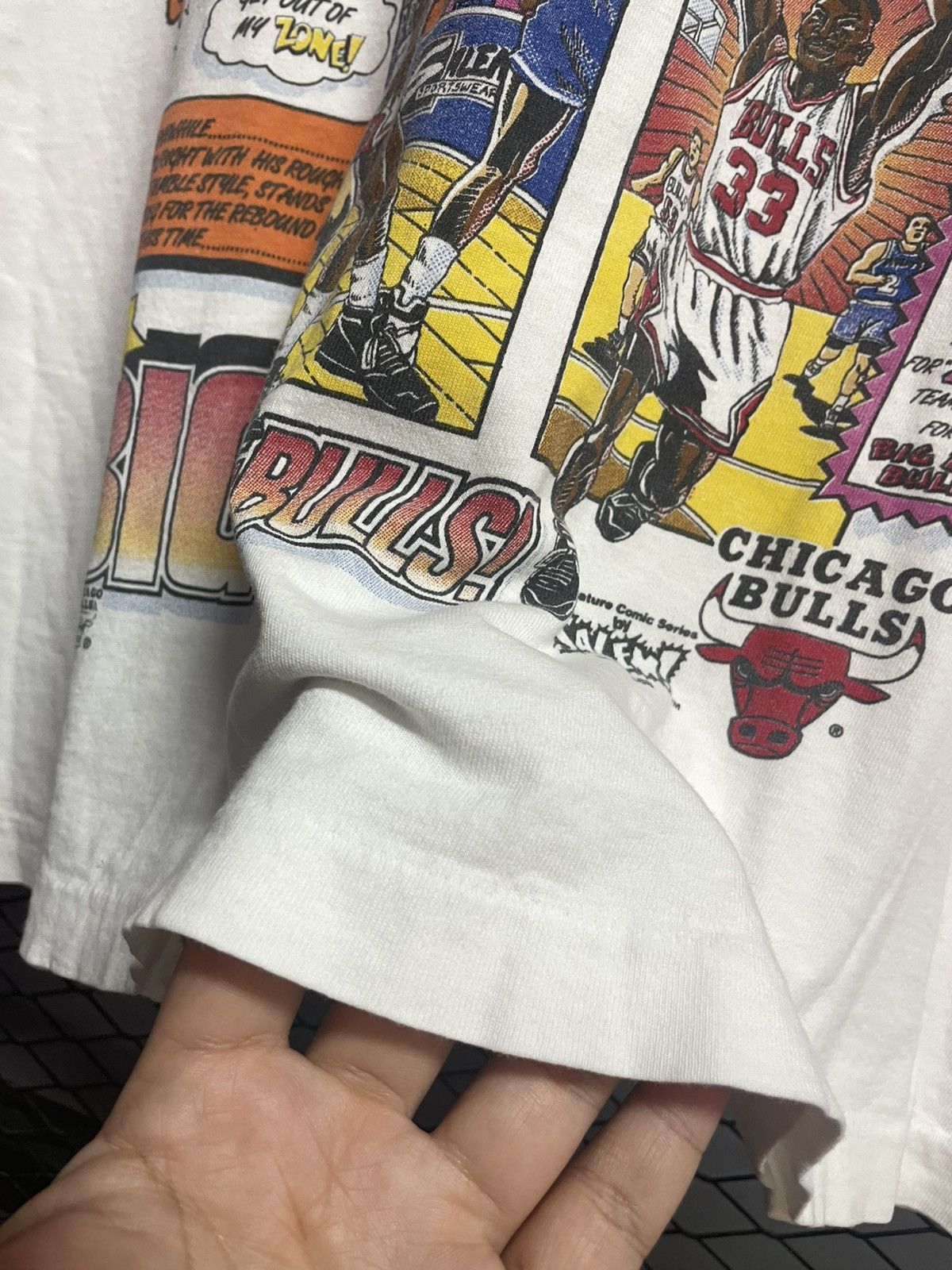 NBA Vintage 90s NBA Salem Chicago Bull Comic T-Shirt. Size US XL / EU 56 / 4 - 7 Thumbnail