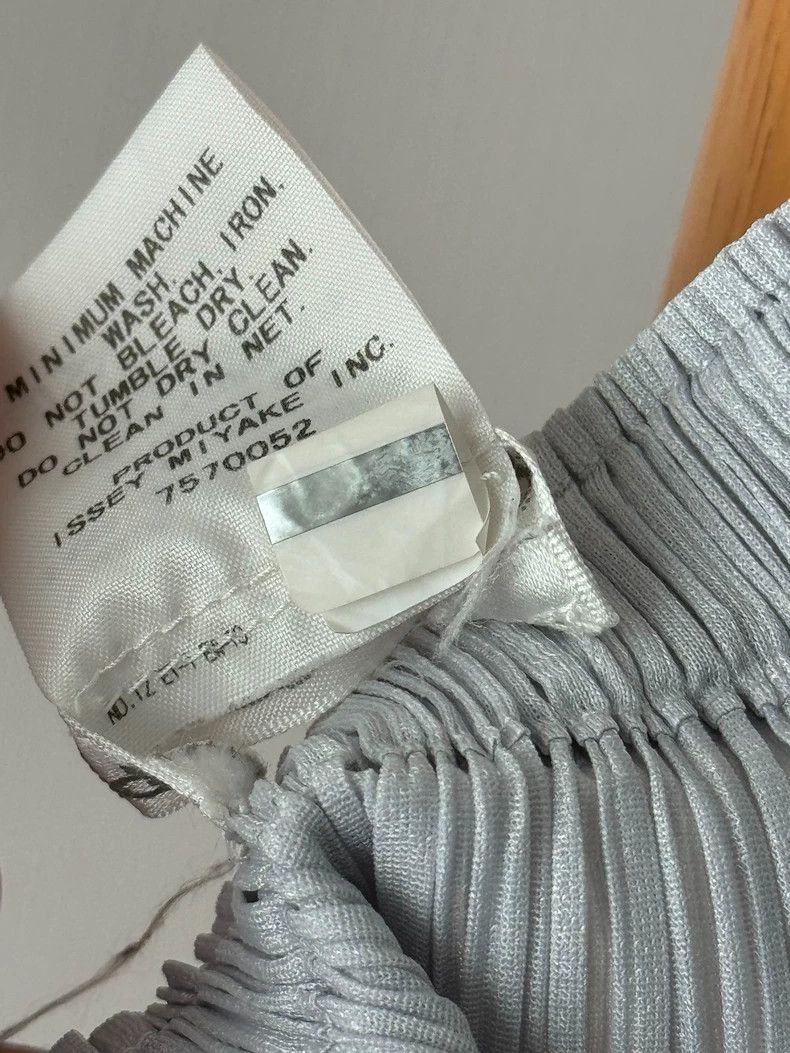 Issey Miyake Issey Miyake size:2 Light grey pleated skirt Size 22" - 4 Thumbnail