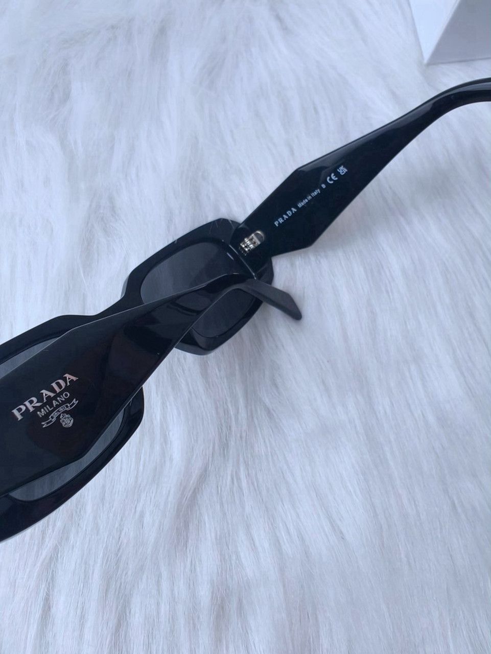 Prada VINTAGE Luxury Prada Sunglasses Size ONE SIZE - 5 Thumbnail