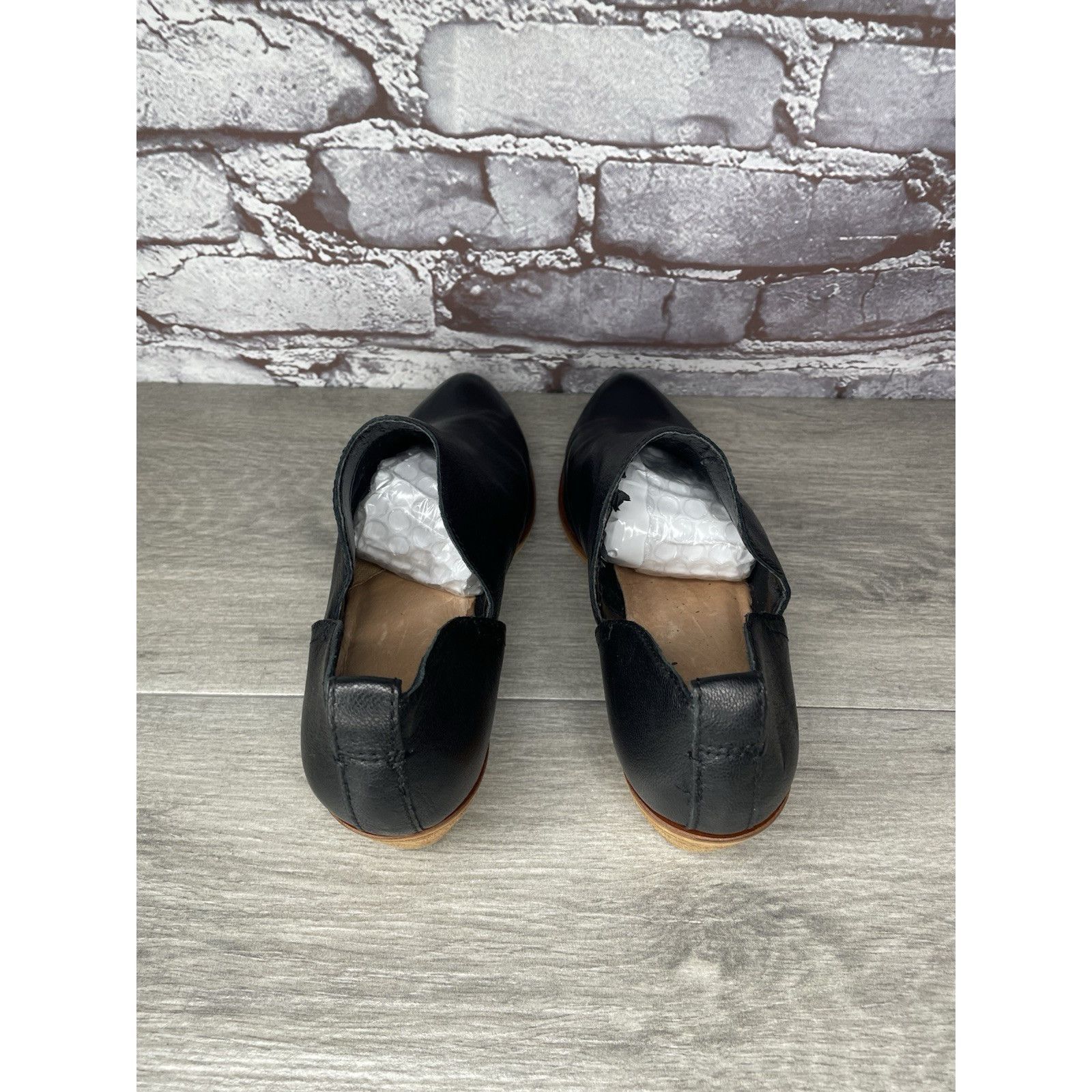 Frye Frye and Co. Rubie Black Leather Slip On V Cut Out Sides Hee Size US 7.5 / IT 37.5 - 5 Thumbnail