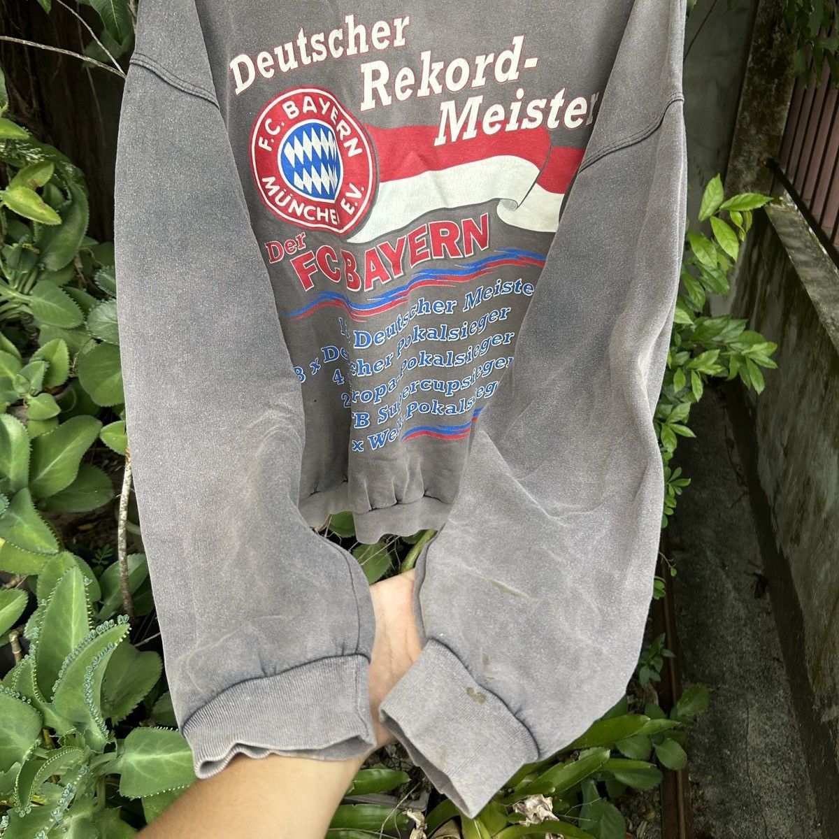 Vintage Vintage Thrashed Sun Faded 1995/96BayernMunich dreamteamtour Size US L / EU 52-54 / 3 - 9 Thumbnail