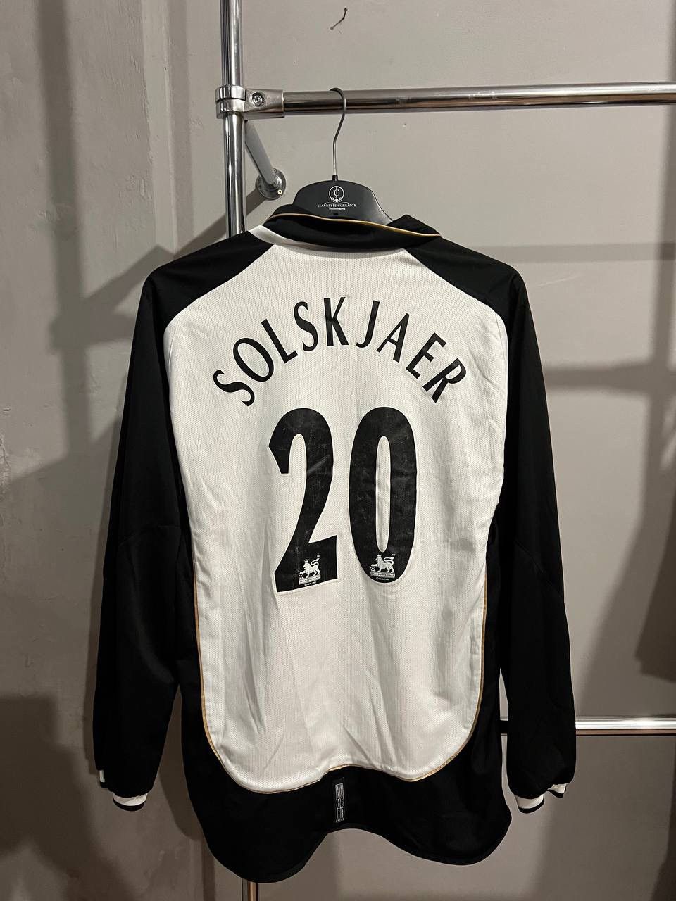Umbro 2001/02 MANCHESTER UNITED #20 SOLSKJAER 100TH SOCCER JERSEY Size US L / EU 52-54 / 3 - 2 Thumbnail