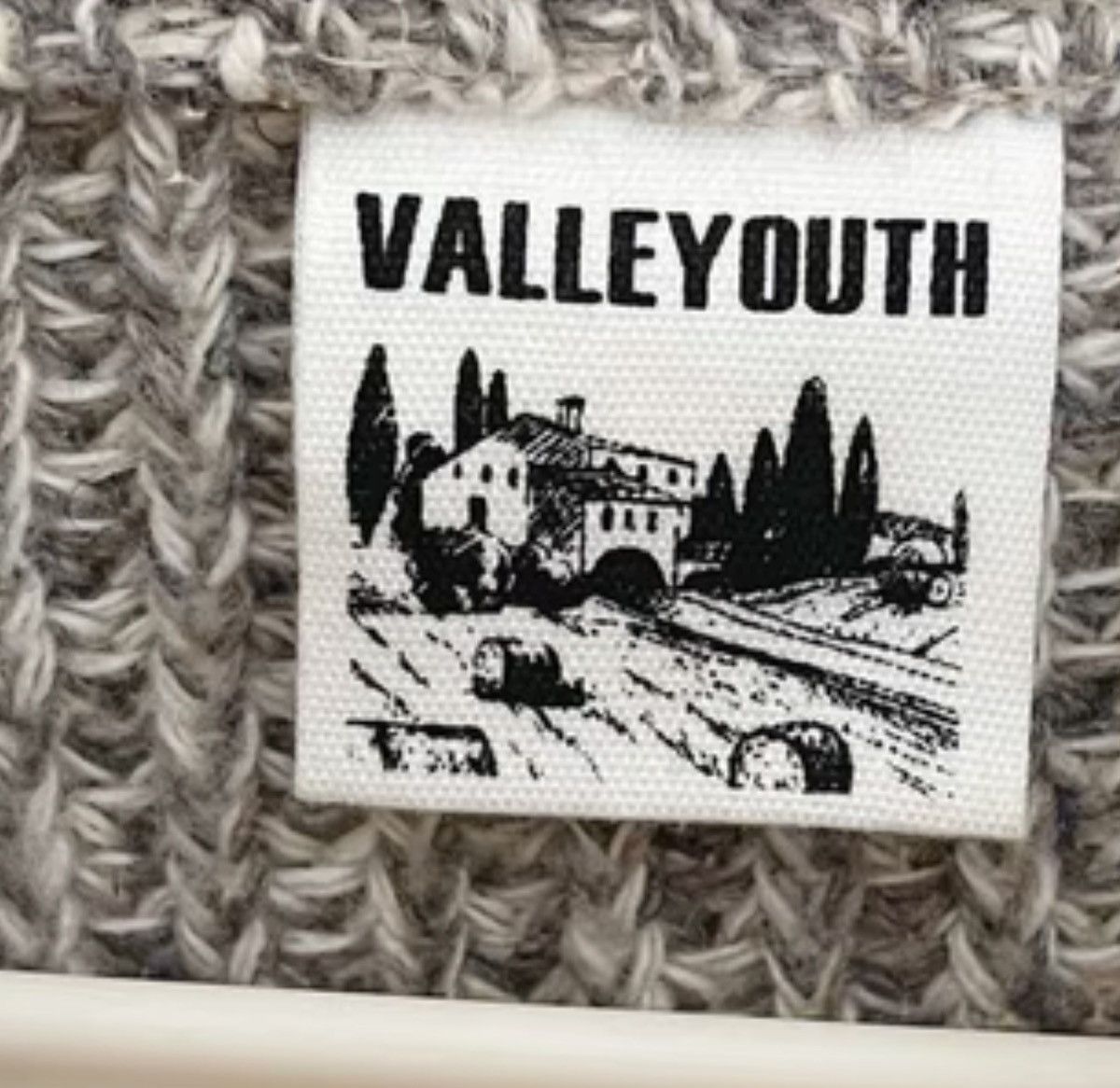 Japanese Brand Valley youth Knit Sweater style similar to Loewe Gucci Size US L / EU 52-54 / 3 - 7 Thumbnail