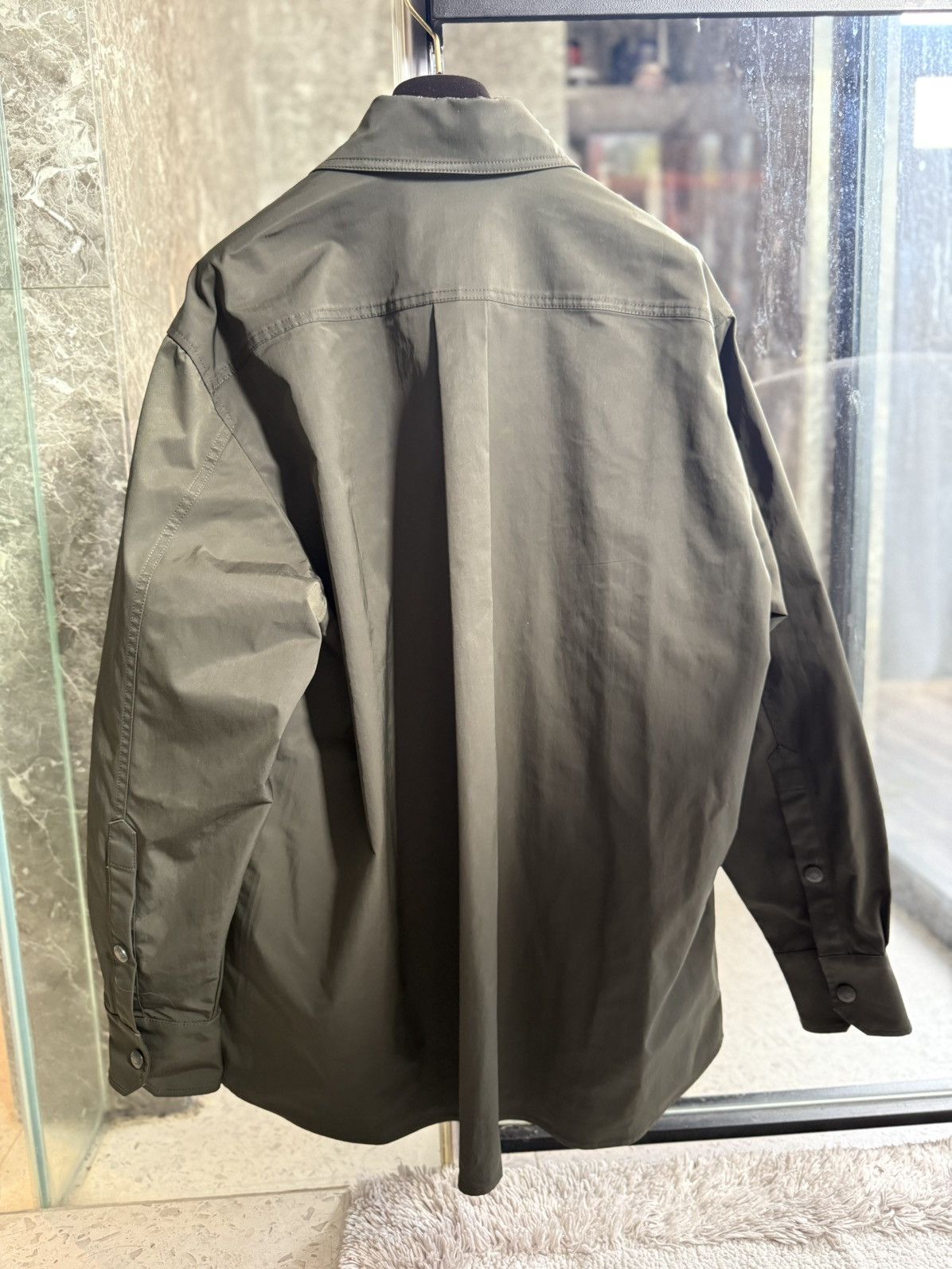 Valentino Valentino shirt with Valentino V Size US L / EU 52-54 / 3 - 5 Thumbnail