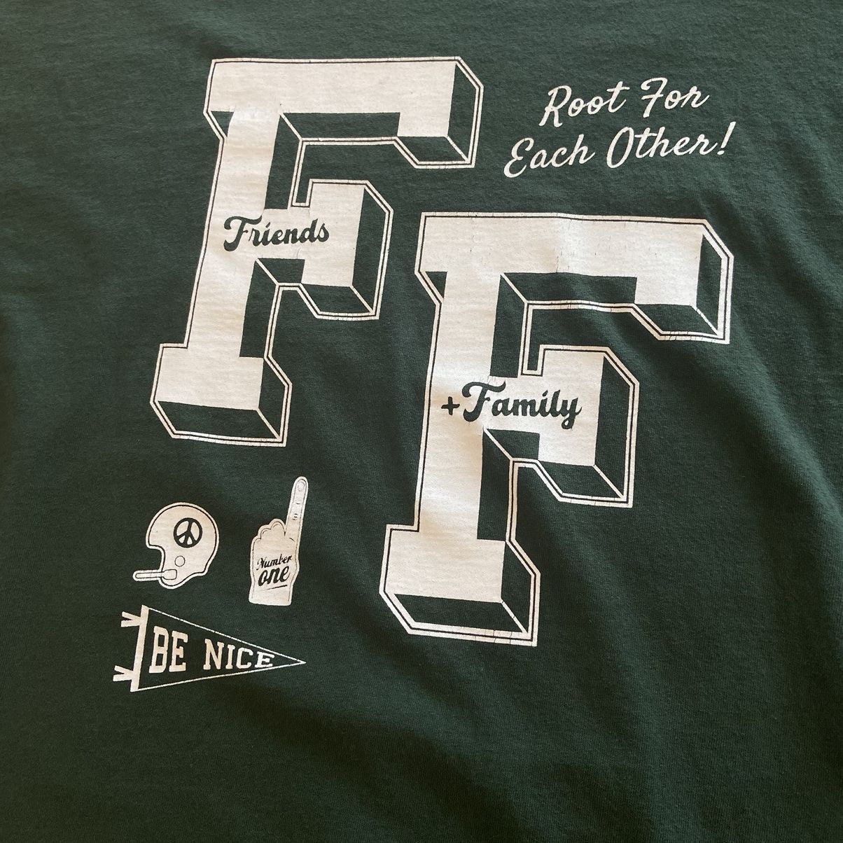 Urban Outfitters FRIENDS AND FAMILY T-SHIRT Size US L / EU 52-54 / 3 - 3 Thumbnail