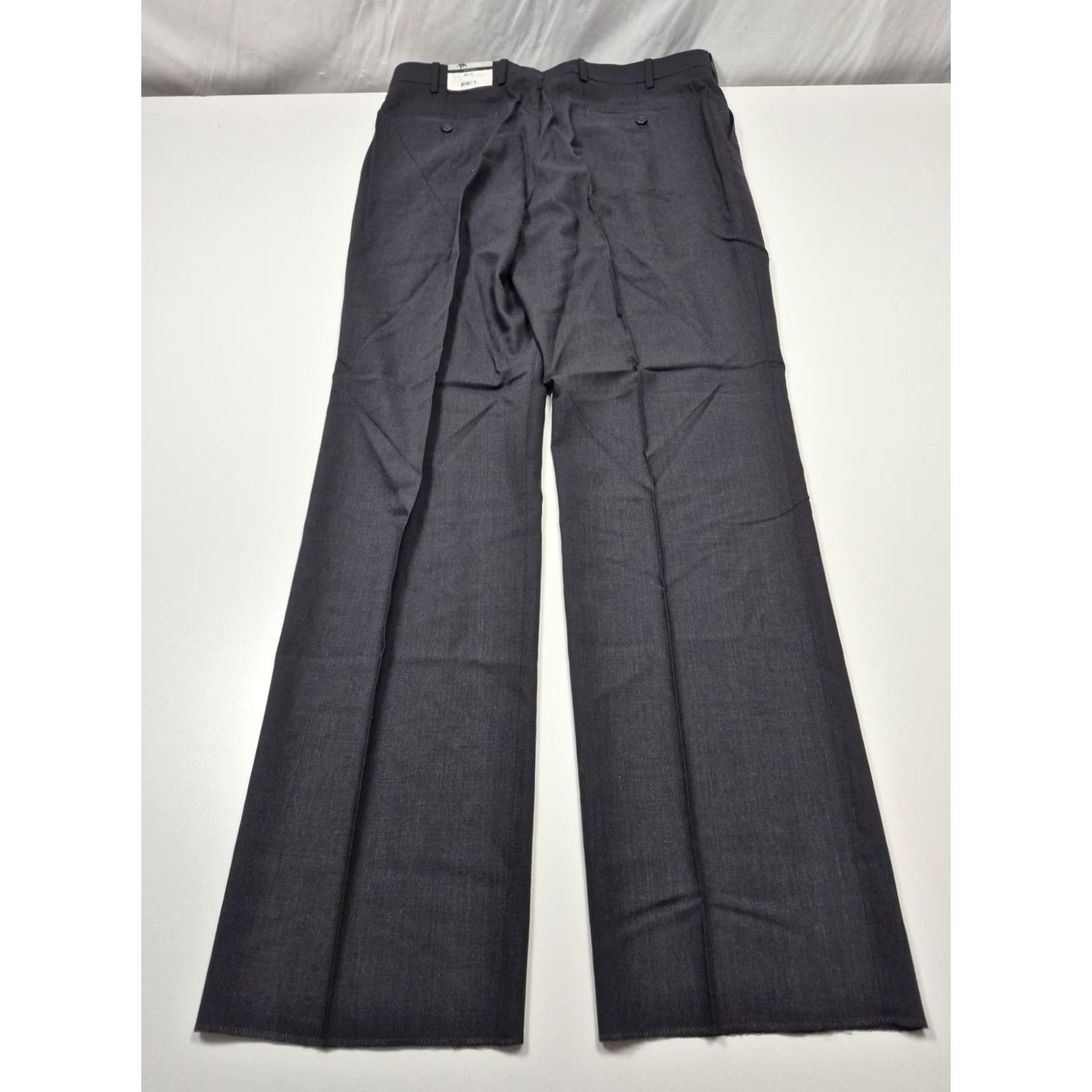 Vintage Montefino Mens Dress Pants 38x36 Gray Wool Pleated Unhemmed Super 120s NWT Mondo Wool/Polyester Dress Pants Mens Gray 38x36 Womens not applicable? Size US 38 / EU 54 - 7 Thumbnail