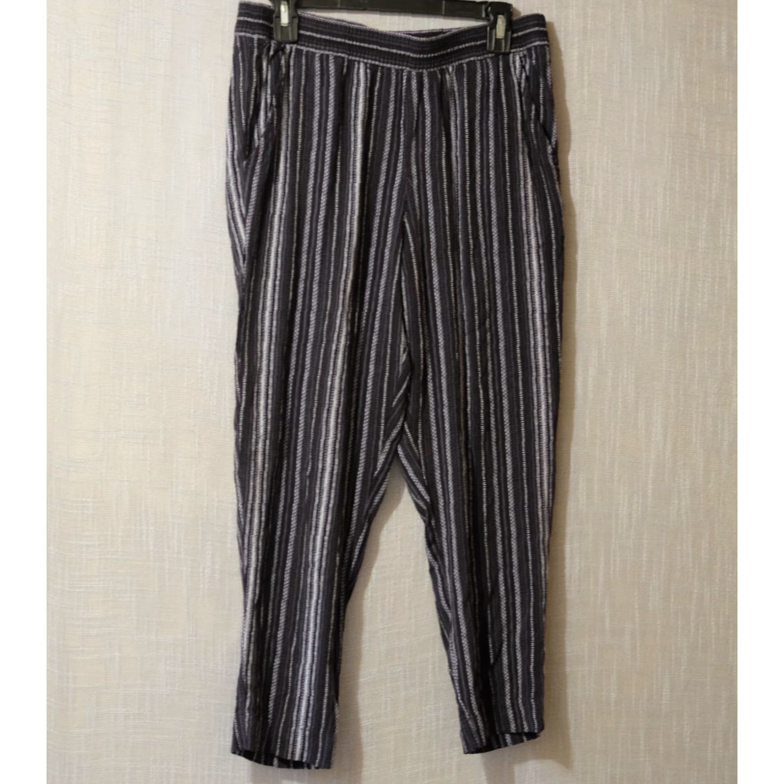 Jessica Simpson Jessica Simpson Capri Pants Womens M Black/White Striped Pull-On Casual Shorts-Style Capris Size ONE SIZE - 2 Thumbnail