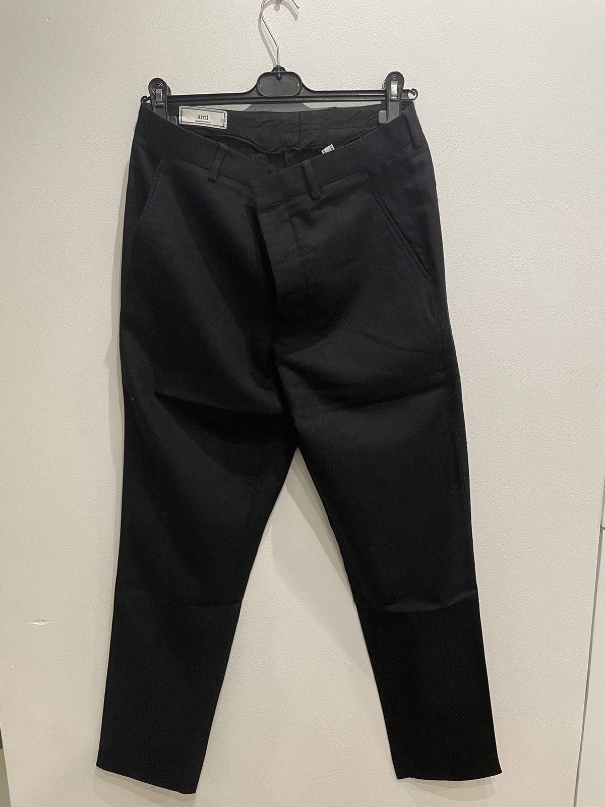 Image of Ami Carrot Cut Pants in Black, Men's (Size 38)