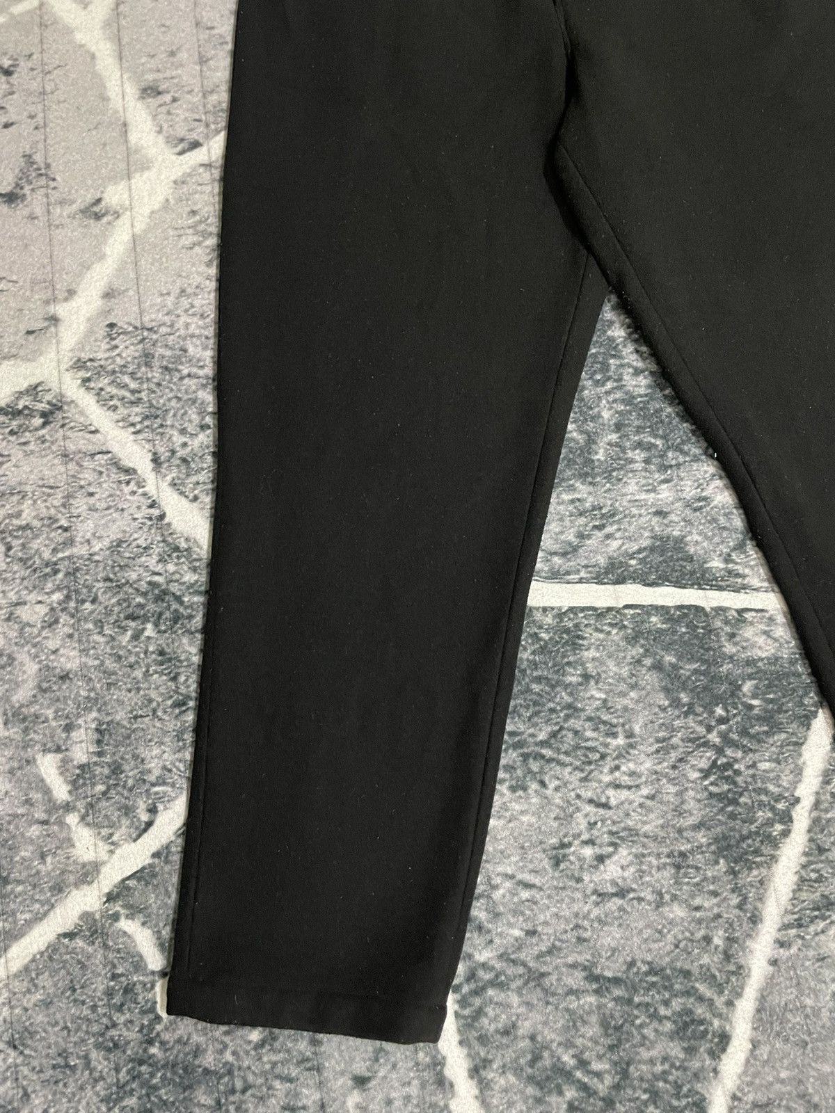 Designer × Japanese Brand × Undercover GU X Undercover Sweatpants Size US 33 - 4 Thumbnail