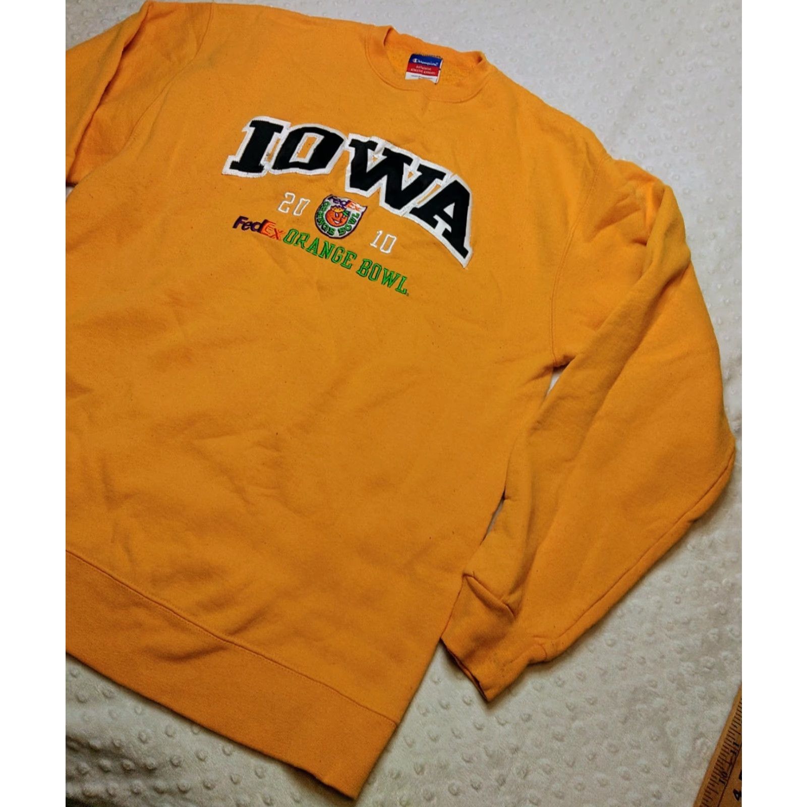 Champion VINTAGE Champion Sweatshirt XL Yellow Iowa Hawkeyes 2010 FedEx Orange Bowl Embroidered Logo Size US XL / EU 56 / 4 - 2 Thumbnail