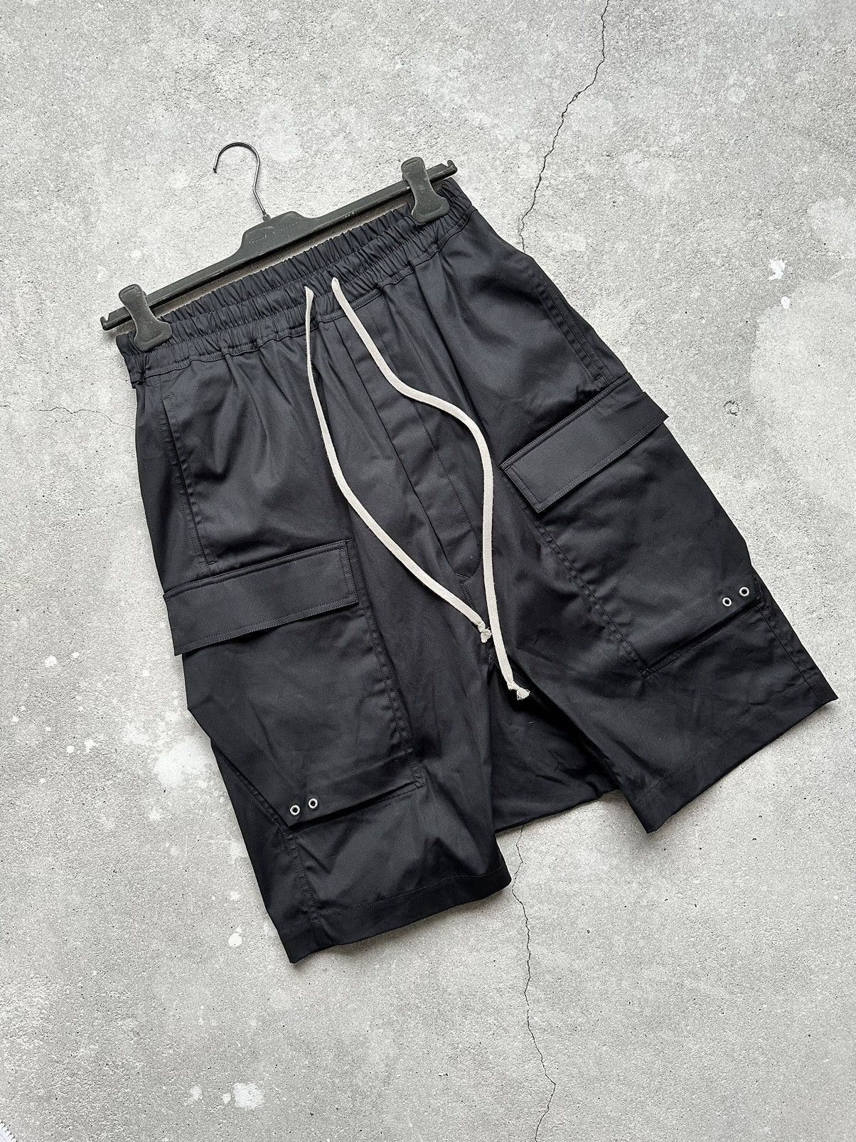 Rick Owens RARE SIZE RICK OWENS CARGO SHORTS Size US 28 / EU 44 - 1 Thumbnail