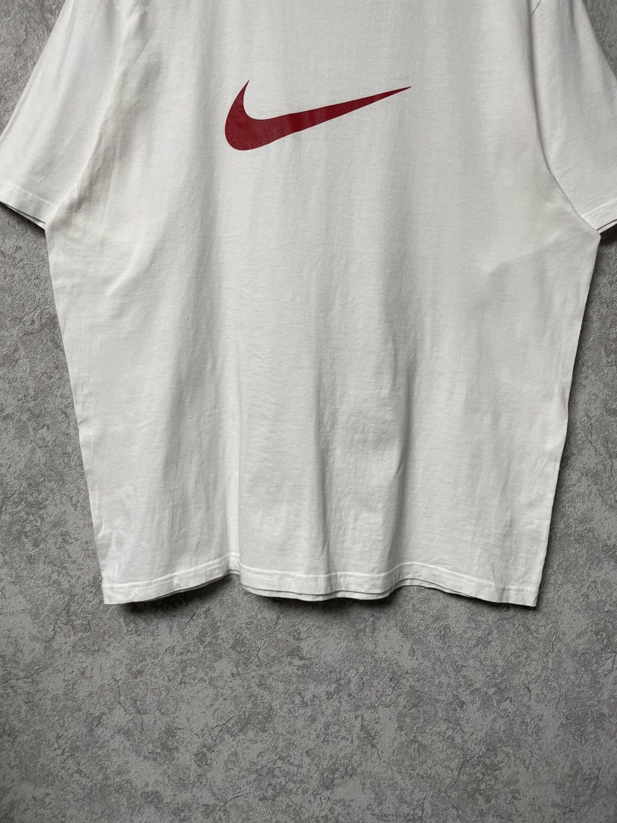 Nike Vintage Nike Big Swoosh White T-Shirt 90s Size US L / EU 52-54 / 3 - 3 Thumbnail