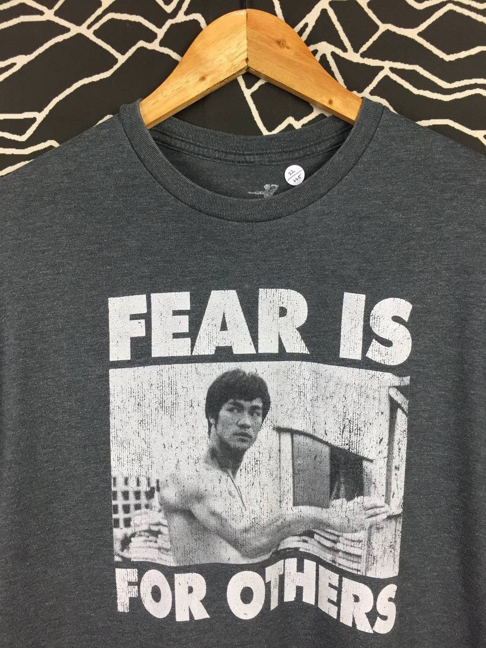 Vintage Bruce Lee Fear Is For Others Pop Culture Movie Tee Size US L / EU 52-54 / 3 - 3 Thumbnail