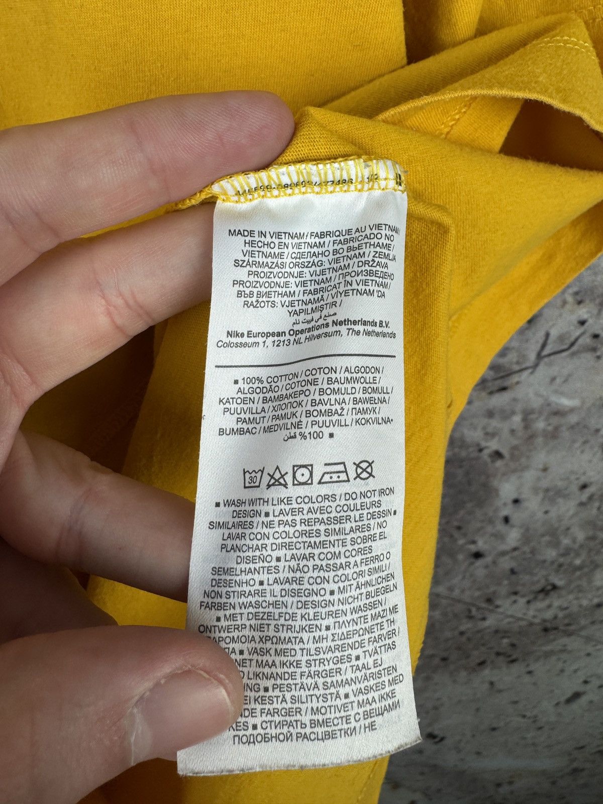 Nike Men’s Nike T-Shirt Yellow Big Logo Streetwear Size Medium Size US M / EU 48-50 / 2 - 7 Thumbnail