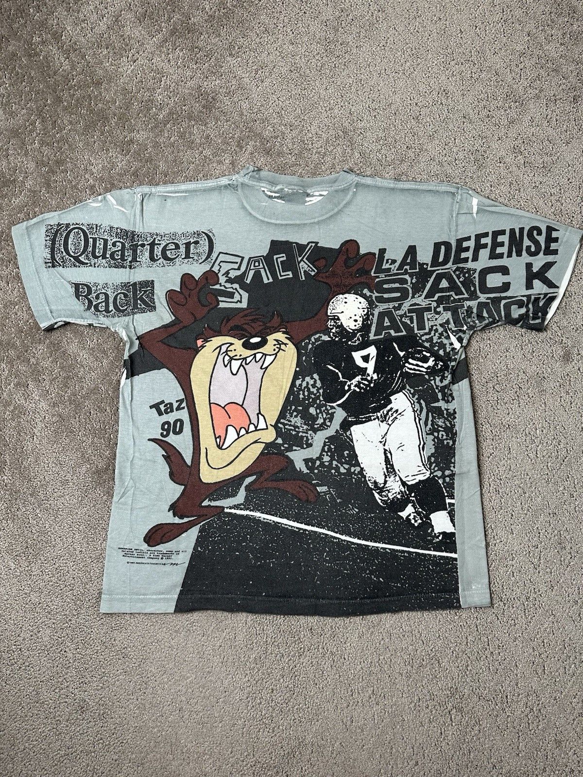 Warner Bros Vintage 1993 Taz Quarterback Football All Over Graphic, Sz L Size US L / EU 52-54 / 3 - 5 Thumbnail