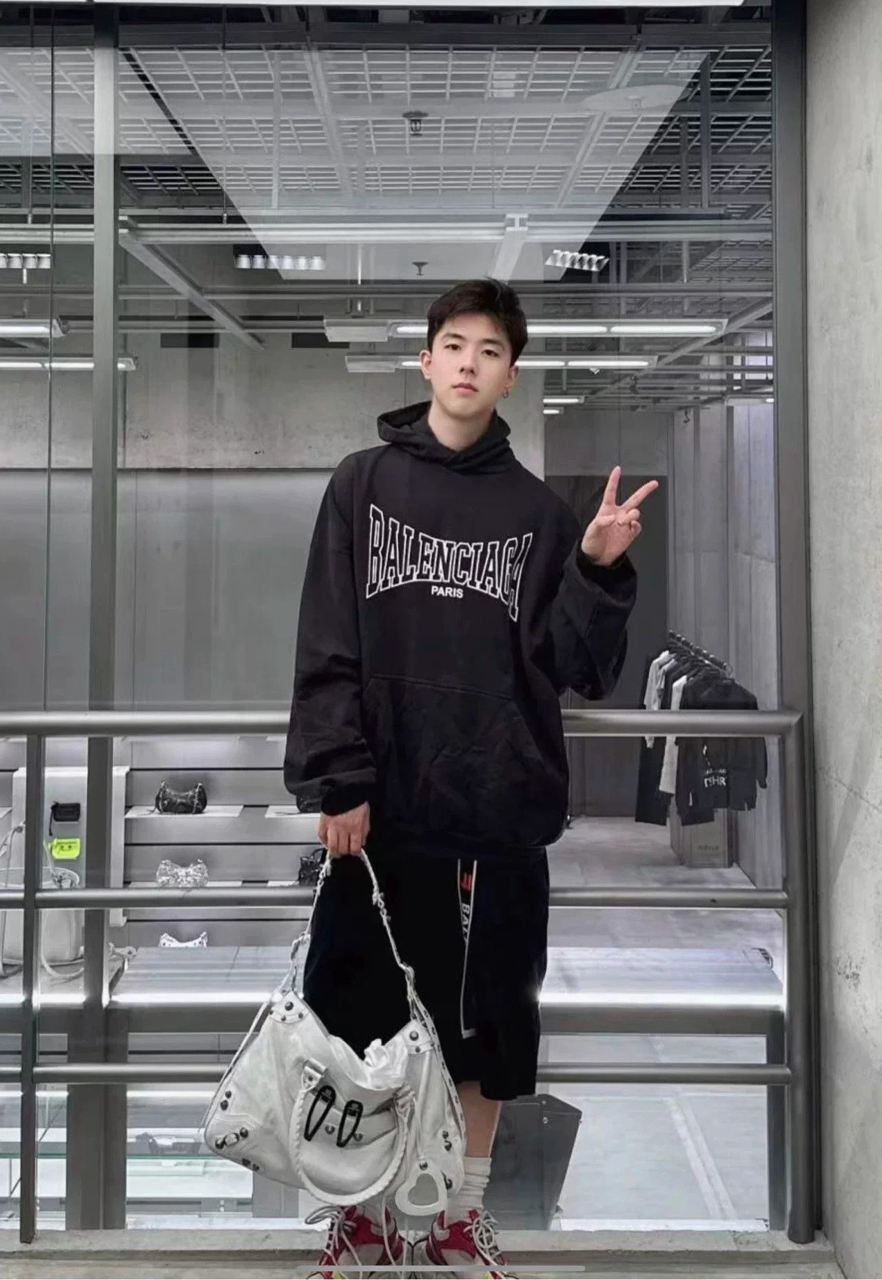 Balenciaga balenciaga batman graphic hoodie sweatshirt Size US S / EU 44-46 / 1 - 4 Thumbnail