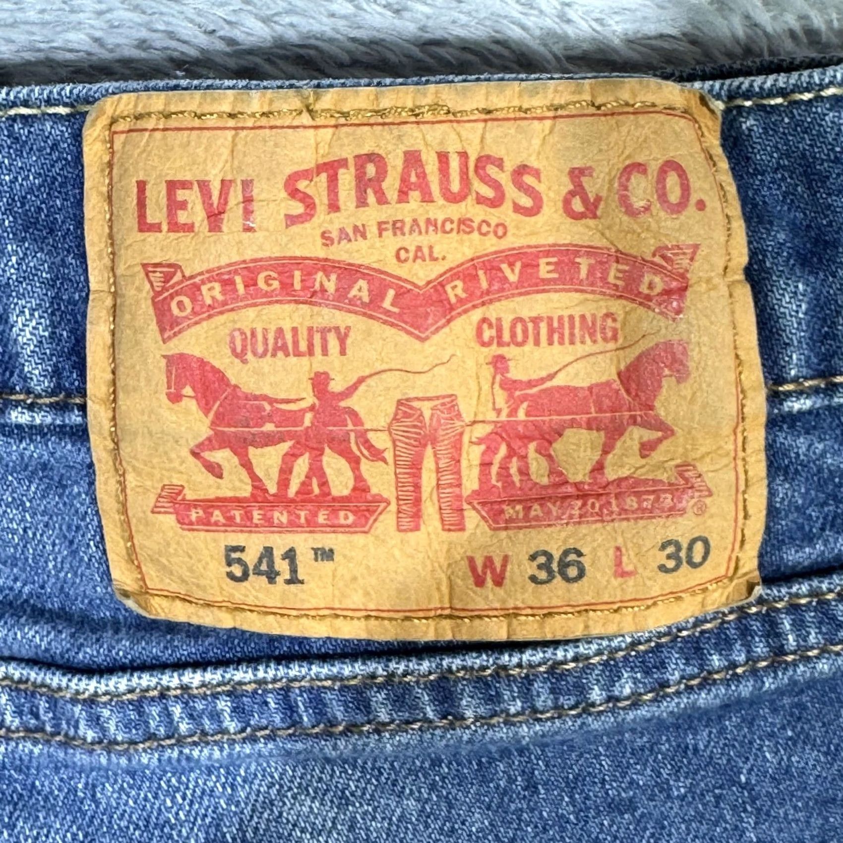 Levi's VINTAGE Levis 541 Jeans Mens 36x30 Blue Athletic Taper Stretch Denim Mid Rise Zip Fly Size US 36 / EU 52 - 3 Thumbnail