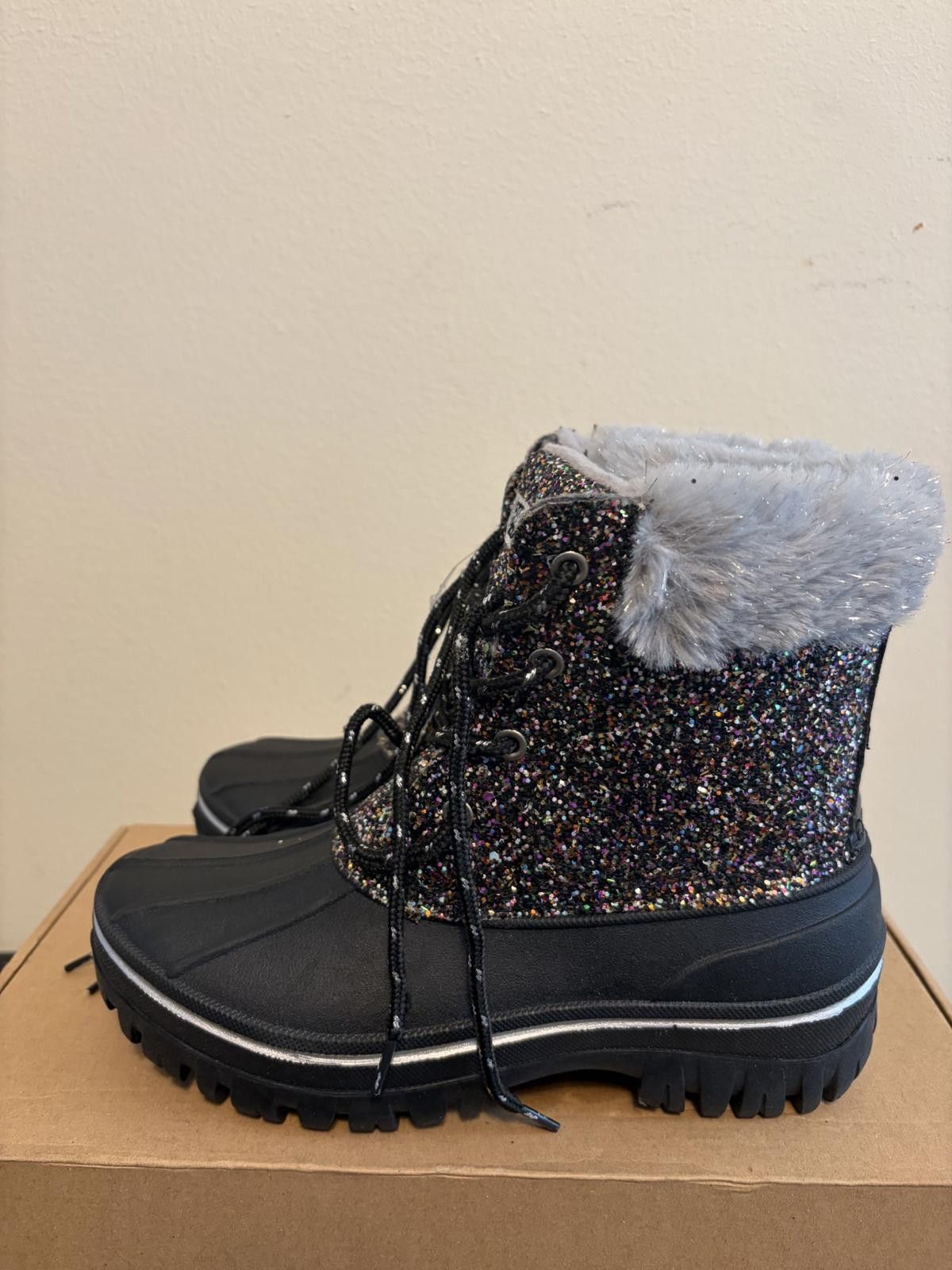 Magliano Magellan Outdoors Girl's Glitter Faux Fur Snow Boot (Size 4) Size US 4 / IT 34 - 2 Thumbnail