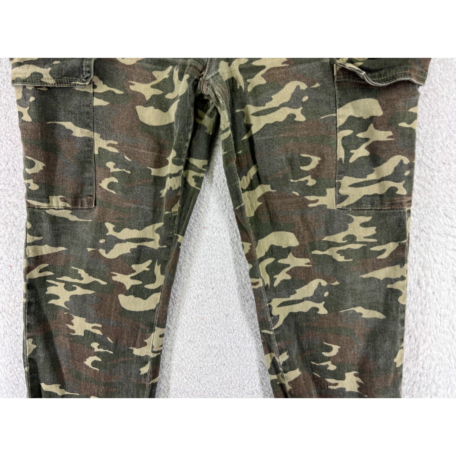 Almost Famous VINTAGE Almost Famous Women's Jeans Pants XL Green Camouflage Cargo Tapered Cotton Size 40" / US 18 - 3 Thumbnail