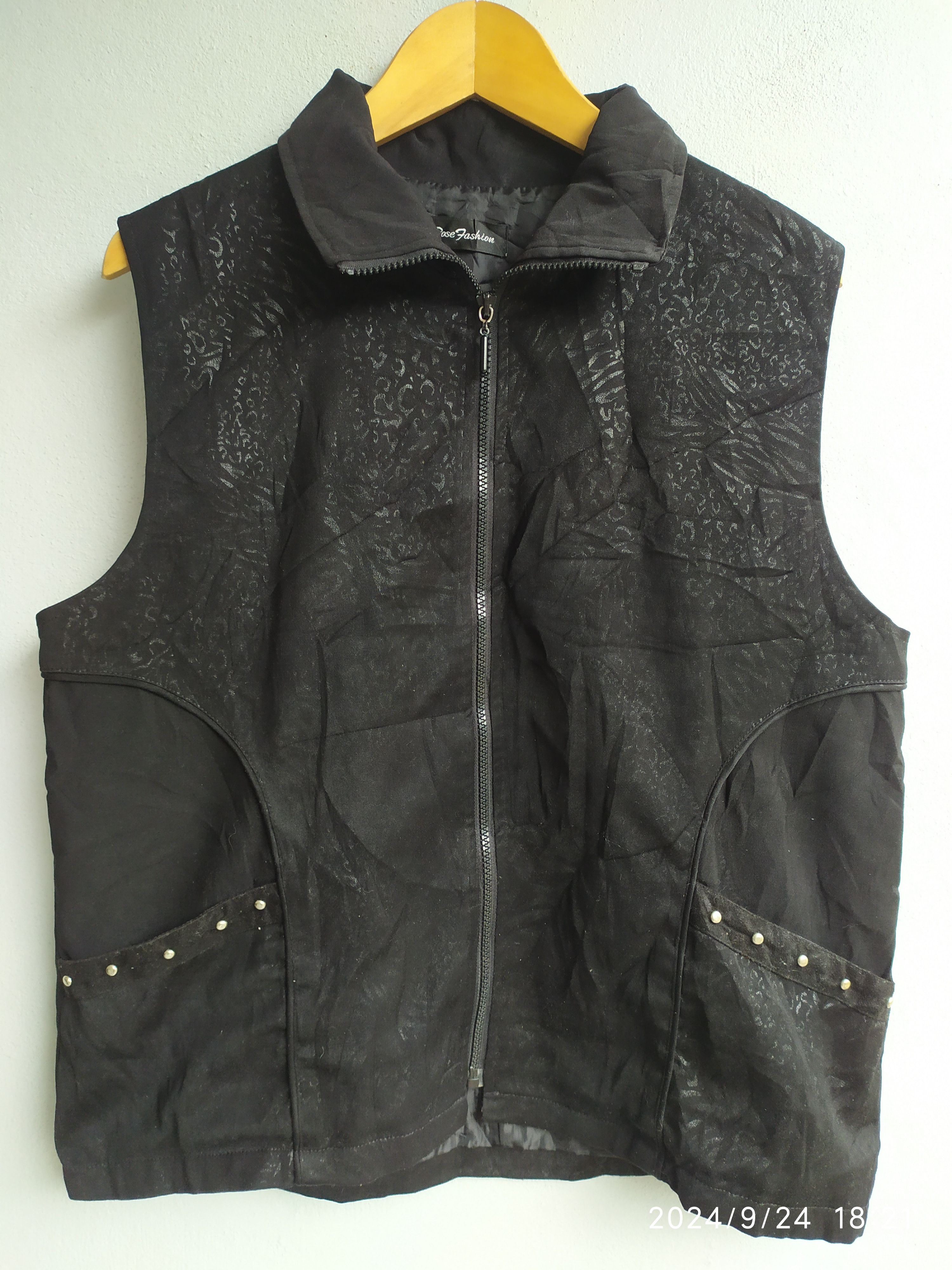 20471120 × If Six Was Nine × Japanese Brand Rose Fashion black Vest jacket Size US L / EU 52-54 / 3 - 1 Thumbnail
