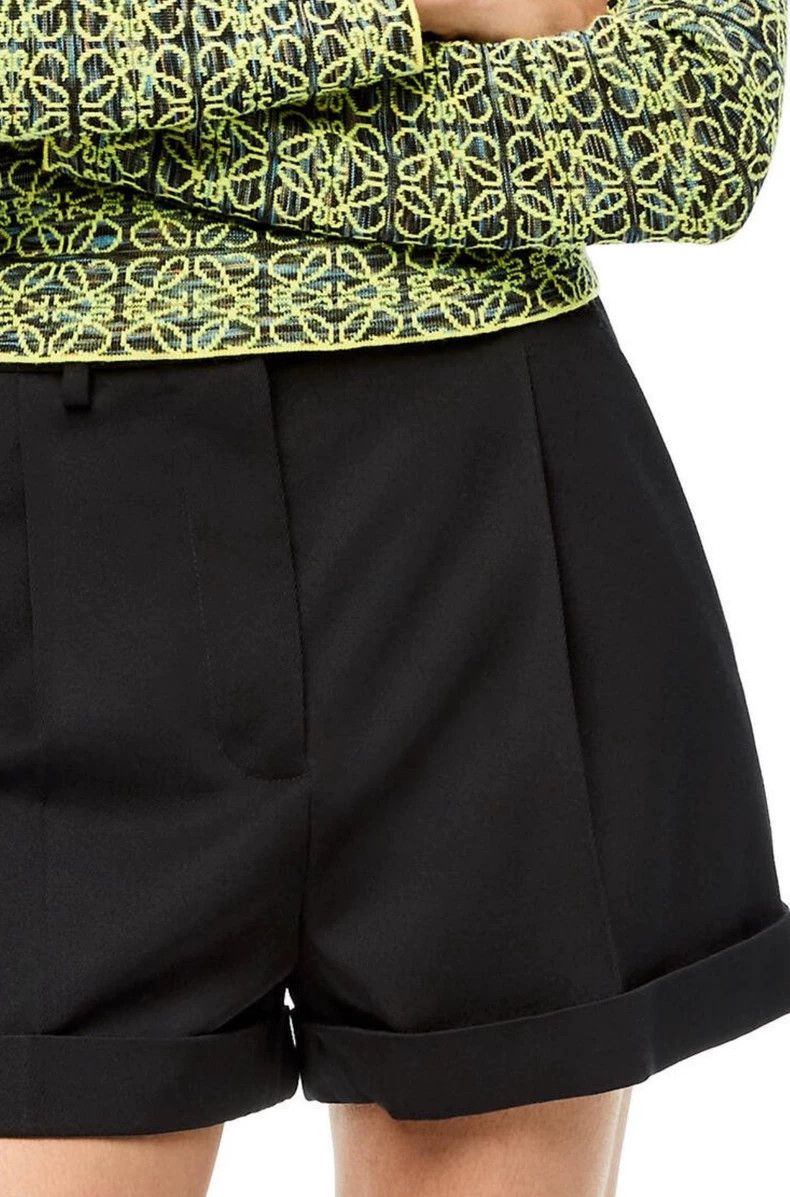 Loewe Loewe Loose pleated woolen shorts Size 24" / US 00 / IT 34 - 2 Thumbnail