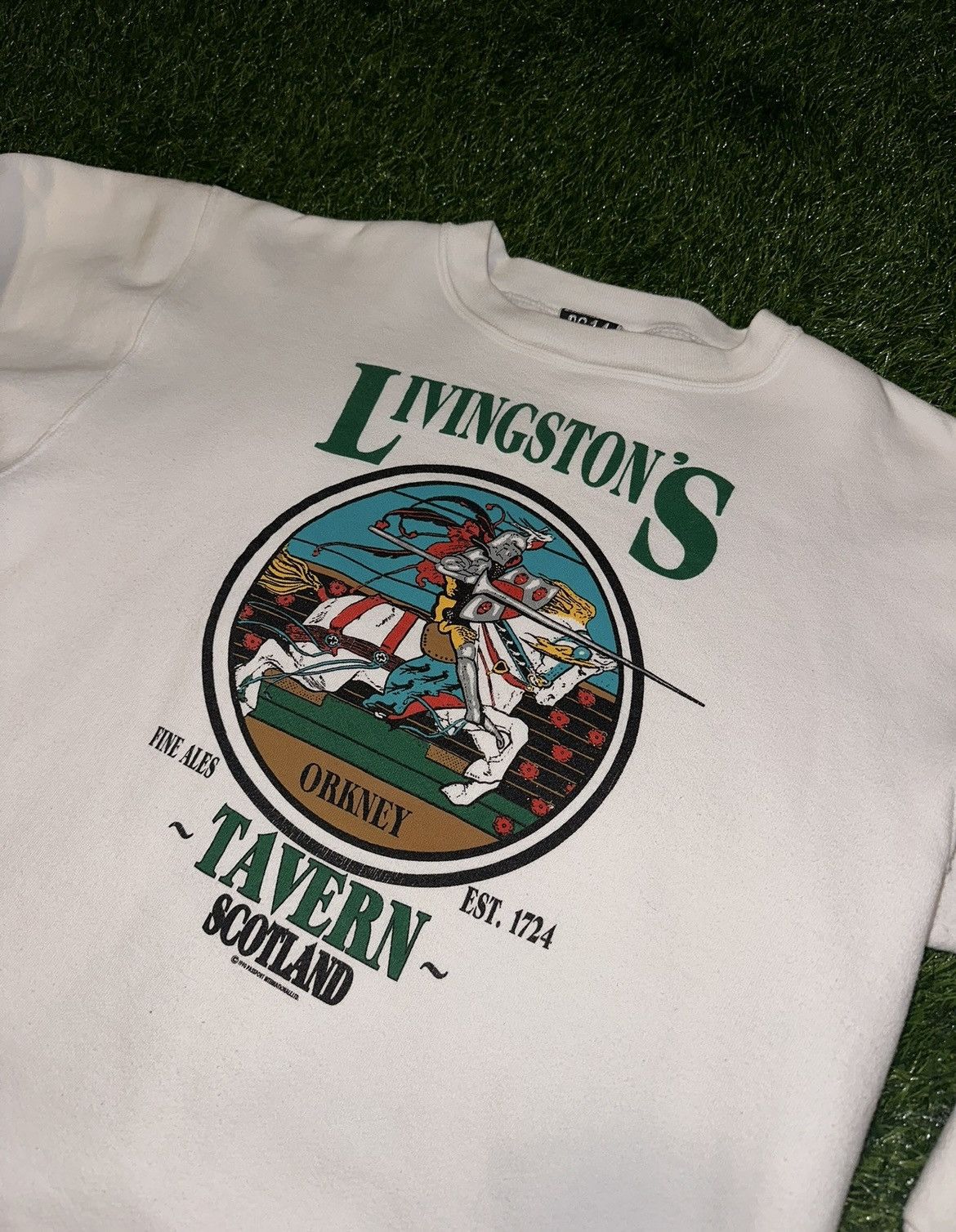 Vintage Vintage Livingstons Tavern Scotland 1990 Crewneck Size Large Size US L / EU 52-54 / 3 - 2 Thumbnail