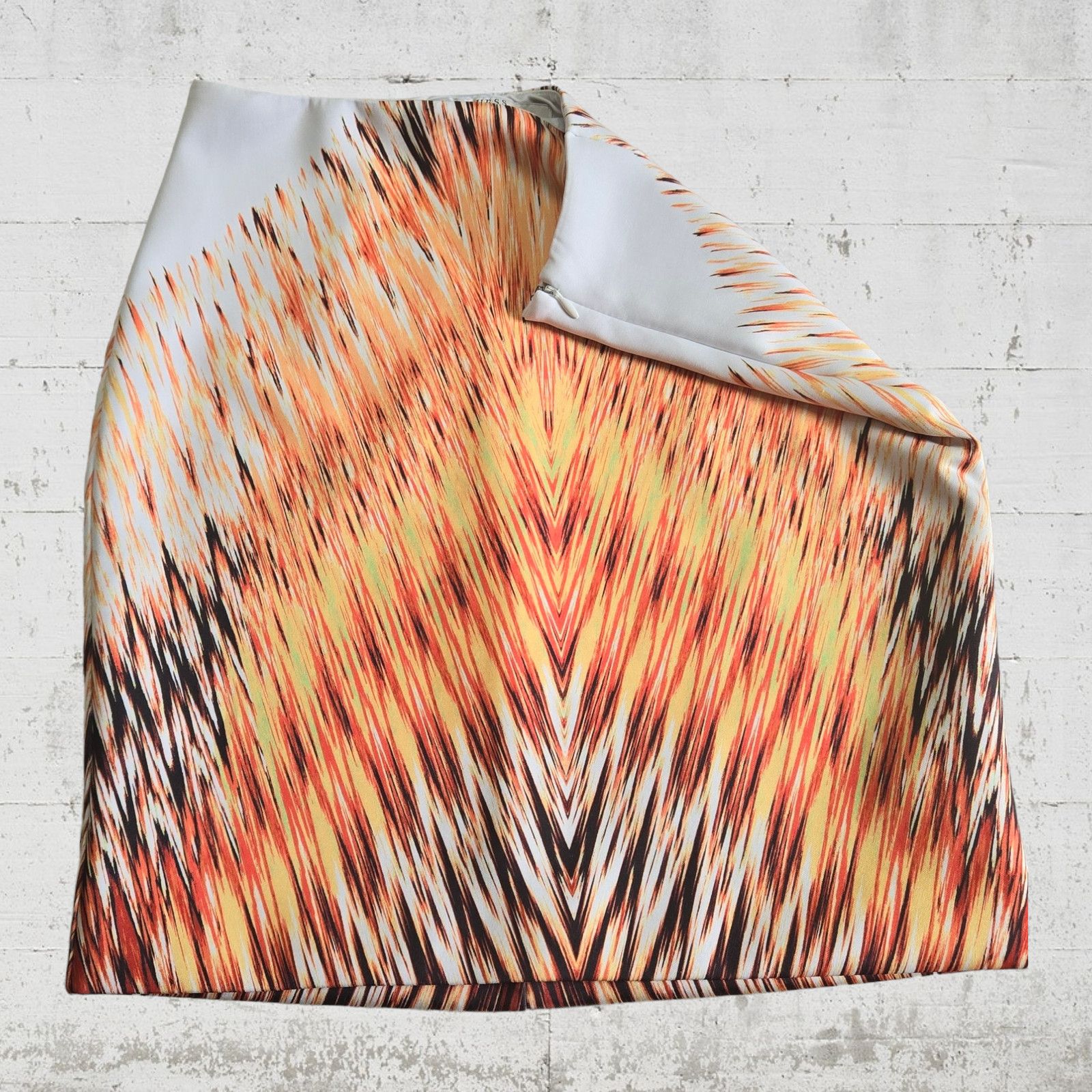 Guess Guess White Orange Fiery Pencil Skirt Size Medium Size 30" / US 8 / IT 44 - 9 Thumbnail