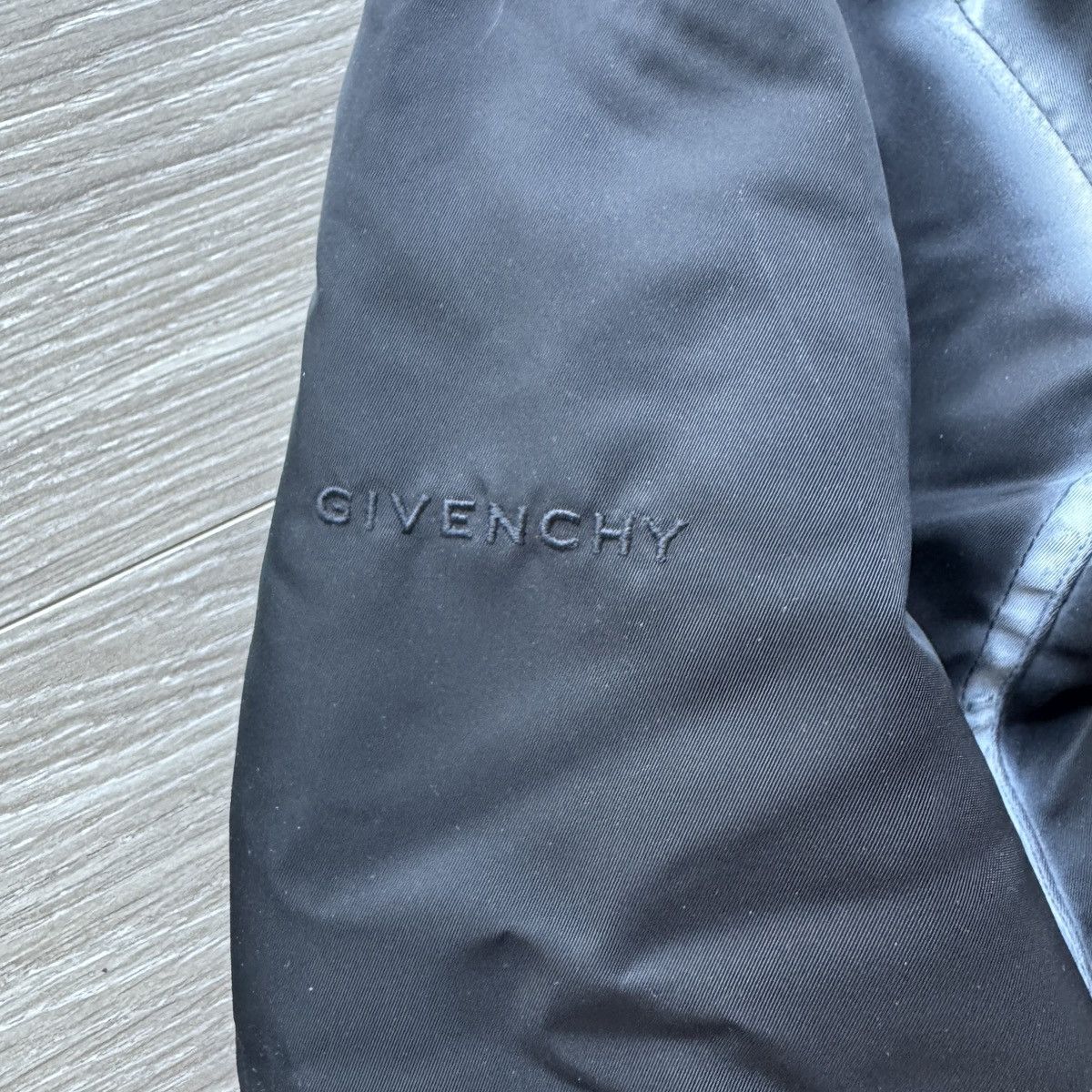 Chito × Givenchy Givenchy x Chito Spray Paint Cropped Bomber Jacket Size XXS / US 00 / IT 34 - 5 Thumbnail