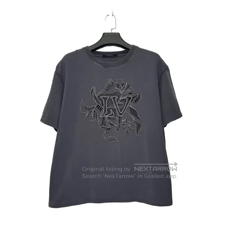 Louis Vuitton Louis Vuitton Cutout embroidered short sleeve Size US XL / EU 56 / 4 - 1 Thumbnail
