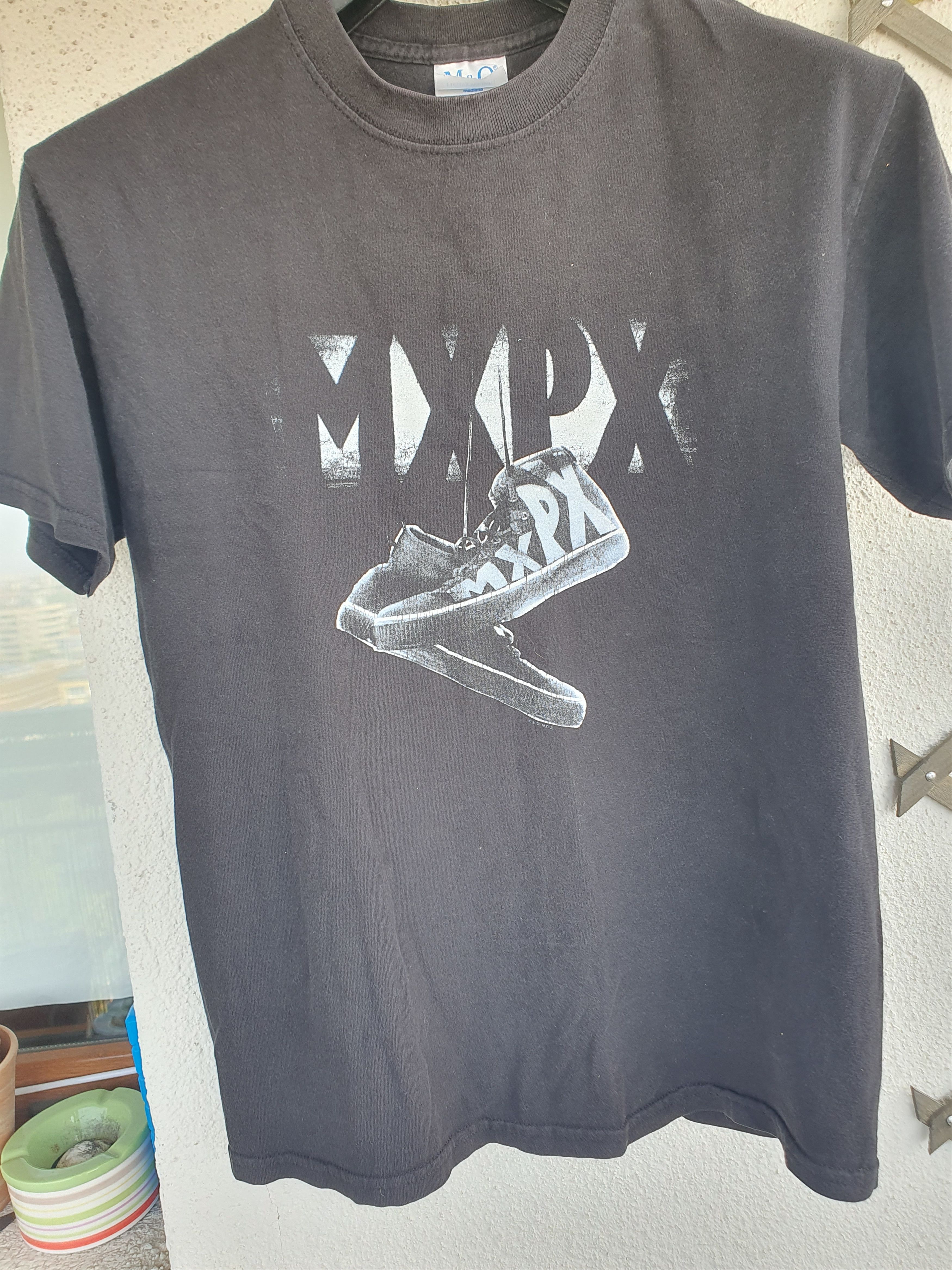 Band Tees MXPX Hanging Shoes 2003 Punk Rock Band t-shirt sz M Size US M / EU 48-50 / 2 - 2 Thumbnail