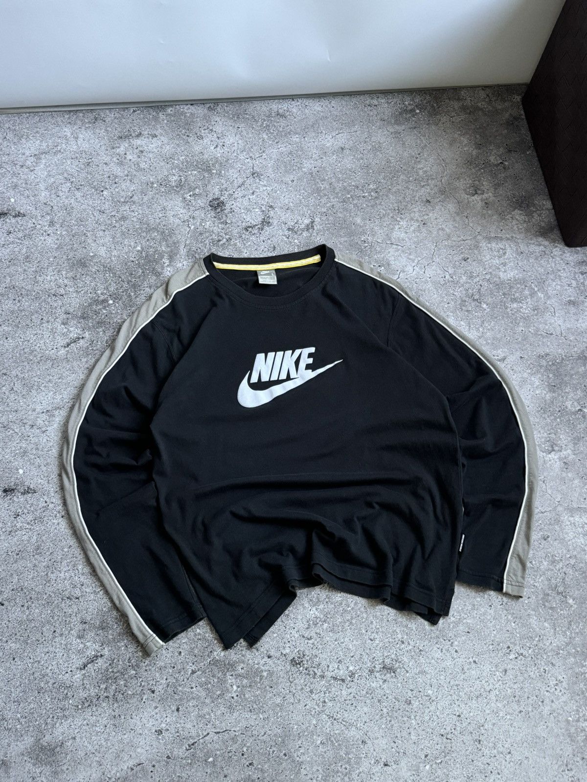 Nike × Vintage Vintage Nike Y2K big logo long sleeve sweatshirt Size US L / EU 52-54 / 3 - 2 Thumbnail