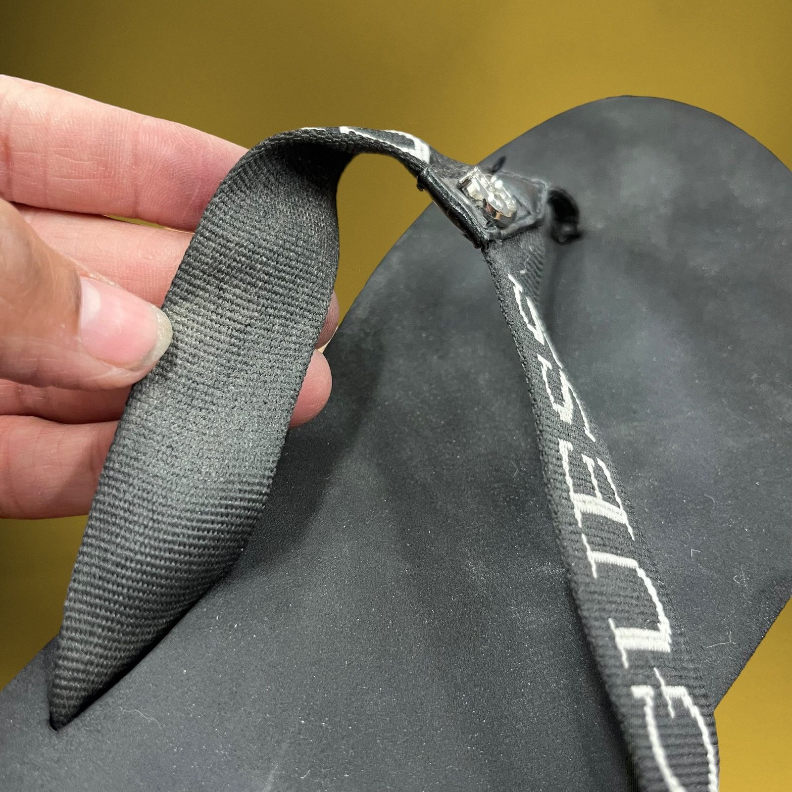 Guess Guess Flip Flops Sz 10.5-11 (11" Preppy Metal G Thongs Beach Size US 10.5 / IT 40.5 - 6 Thumbnail