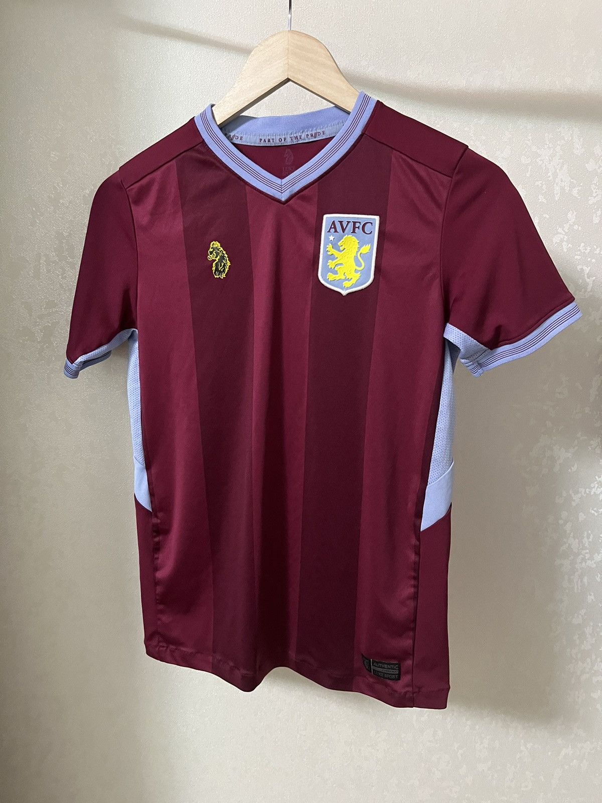 Vintage Rare Luke 1977 Aston Villa 18/19 Vintage Jersey Size US XS / EU 42 / 0 - 1 Thumbnail