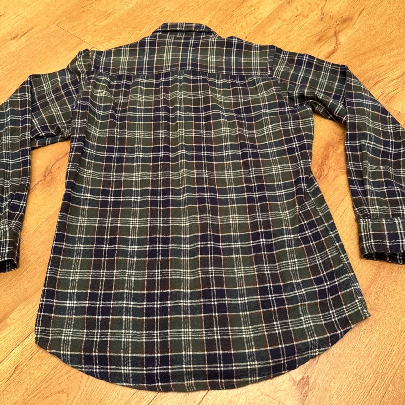 Vintage VINTAGE Woolrich Shirt Womens Small Green Plaid Long Sleeve Button-Up Regular Fit Pockets Cotton Flannel Top Ladies Outdoors Size S / US 4 / IT 40 - 7 Thumbnail