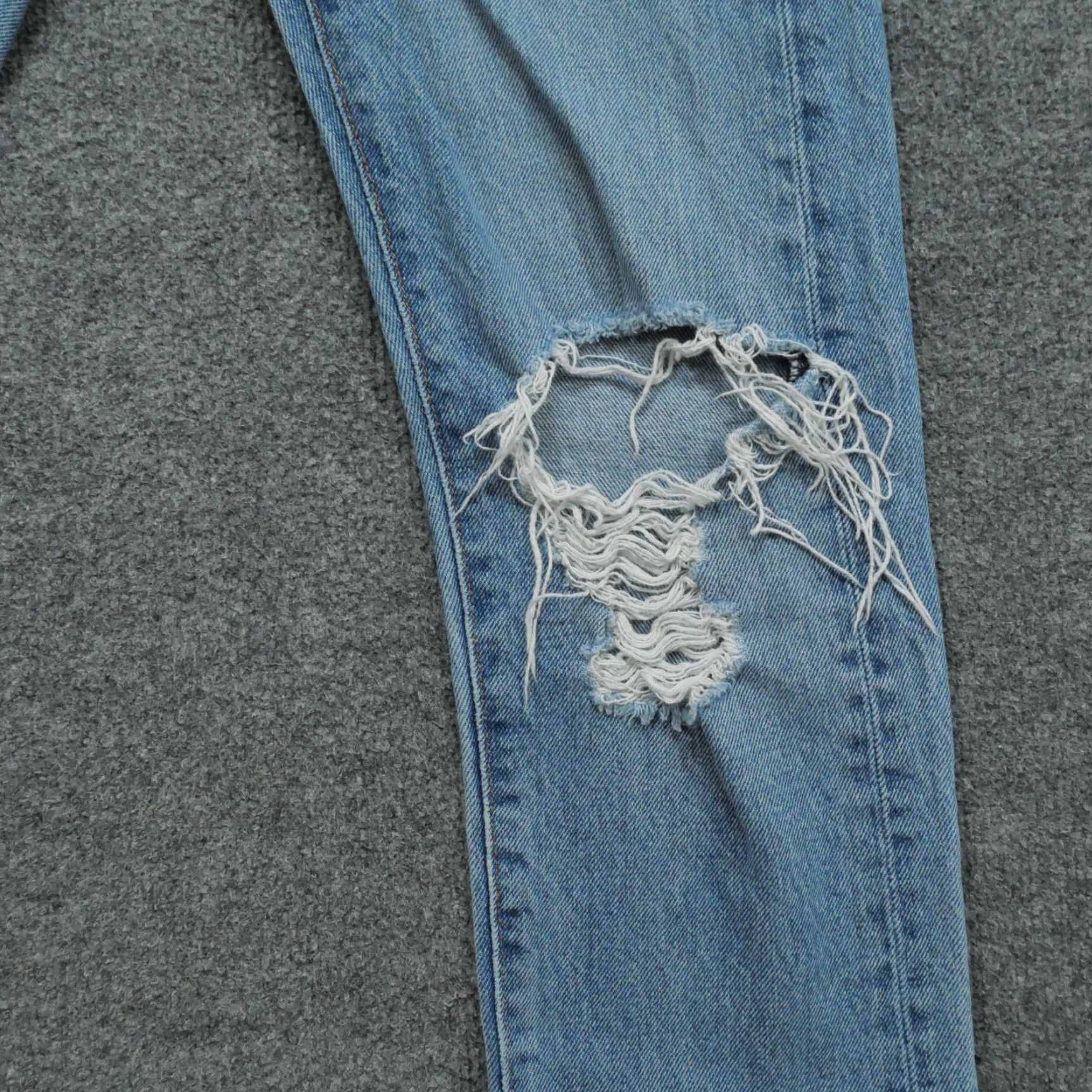 Levi's Levi's 505 Jeans Mens 28 Cropped Distressed Denim Blue 5-Pocket Regular Rise Mid Inseam 23 Jeans Shirt? Size US 30 / EU 46 - 3 Thumbnail