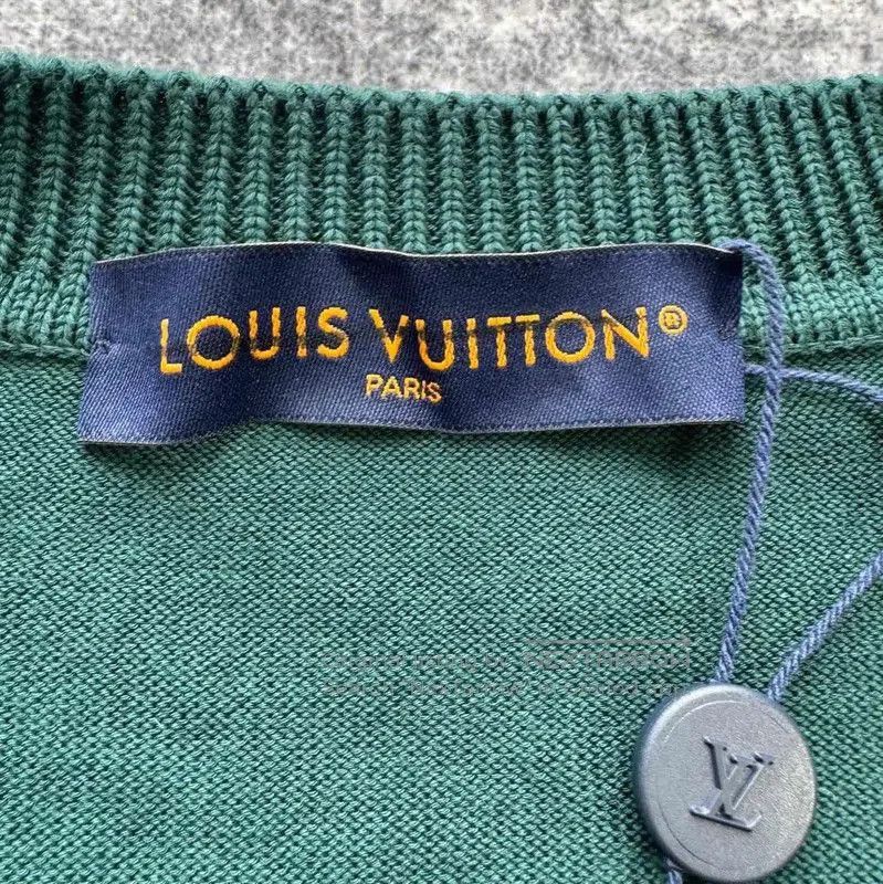 Louis Vuitton Louis Vuitton Stylish Dark Green Women's T. Size XXL / US 16-18 / IT 52-54 - 3 Thumbnail