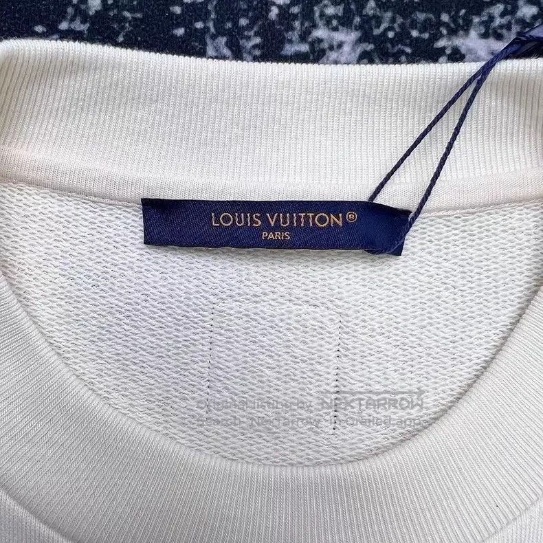 Louis Vuitton Louis Vuitton New embroidered white cursive sweatshirt Size US XL / EU 56 / 4 - 4 Thumbnail
